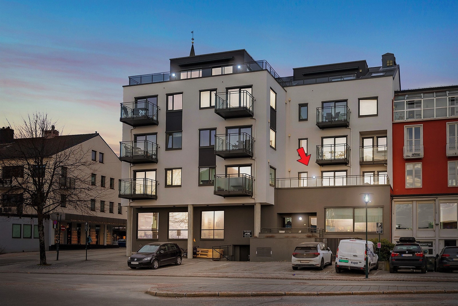 Leiligheten er beliggende i 2. etasje mot øst. Galleribilde