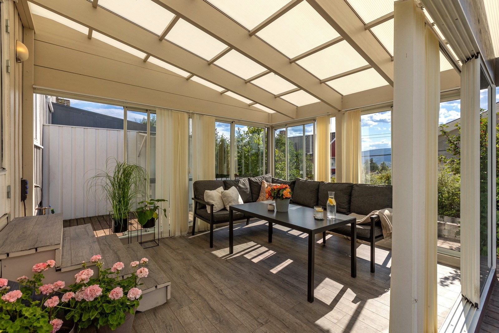 God plass for møbelgruppe i vinterhagen. Galleribilde