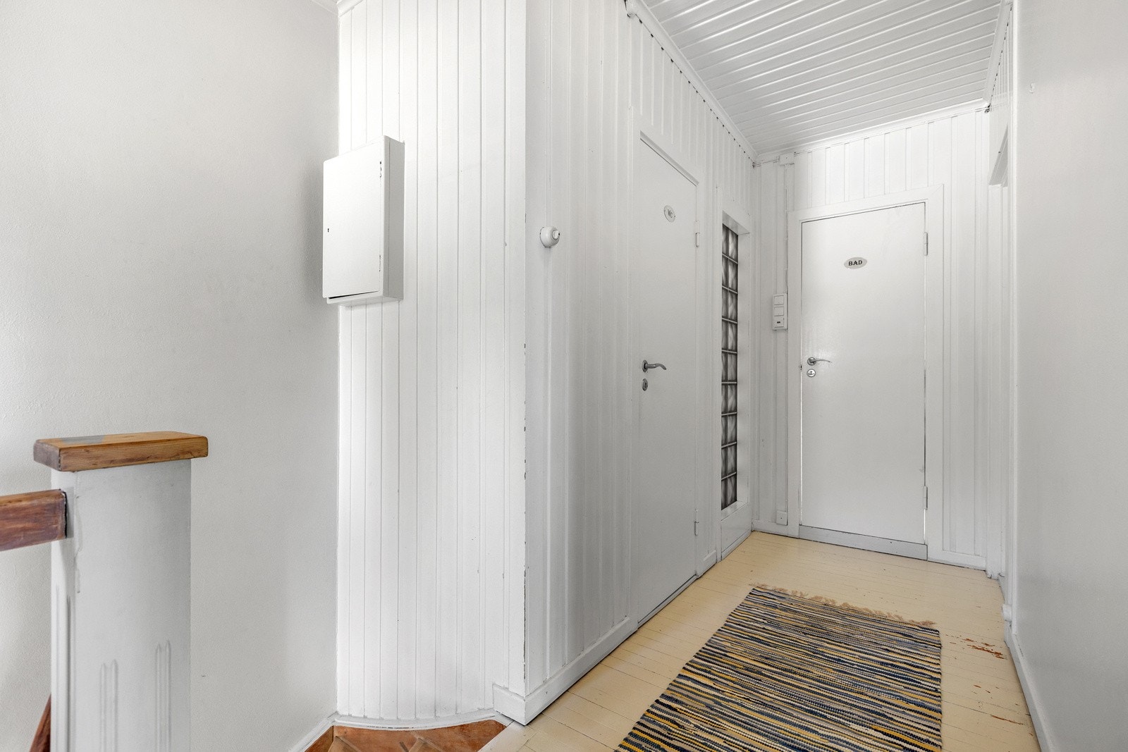 Trappegang i 2. etasje. Herfra er det tilgang til 2 soverom samt separat bad og wc. Galleribilde