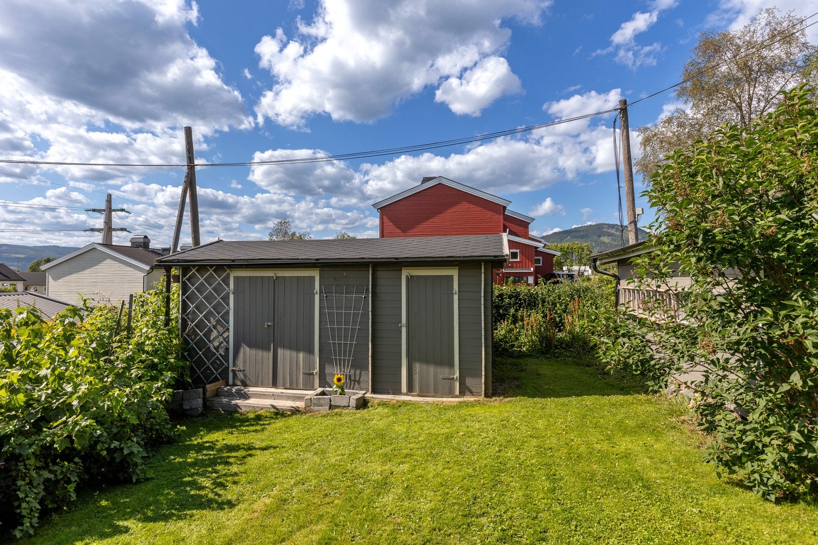 Egen utebod med god oppbevaringsplass. Galleribilde