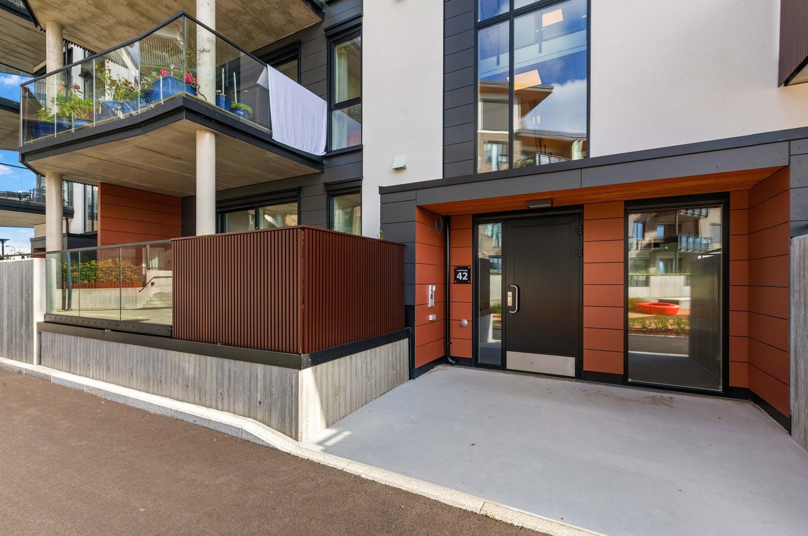 Inngangsparti. Galleribilde