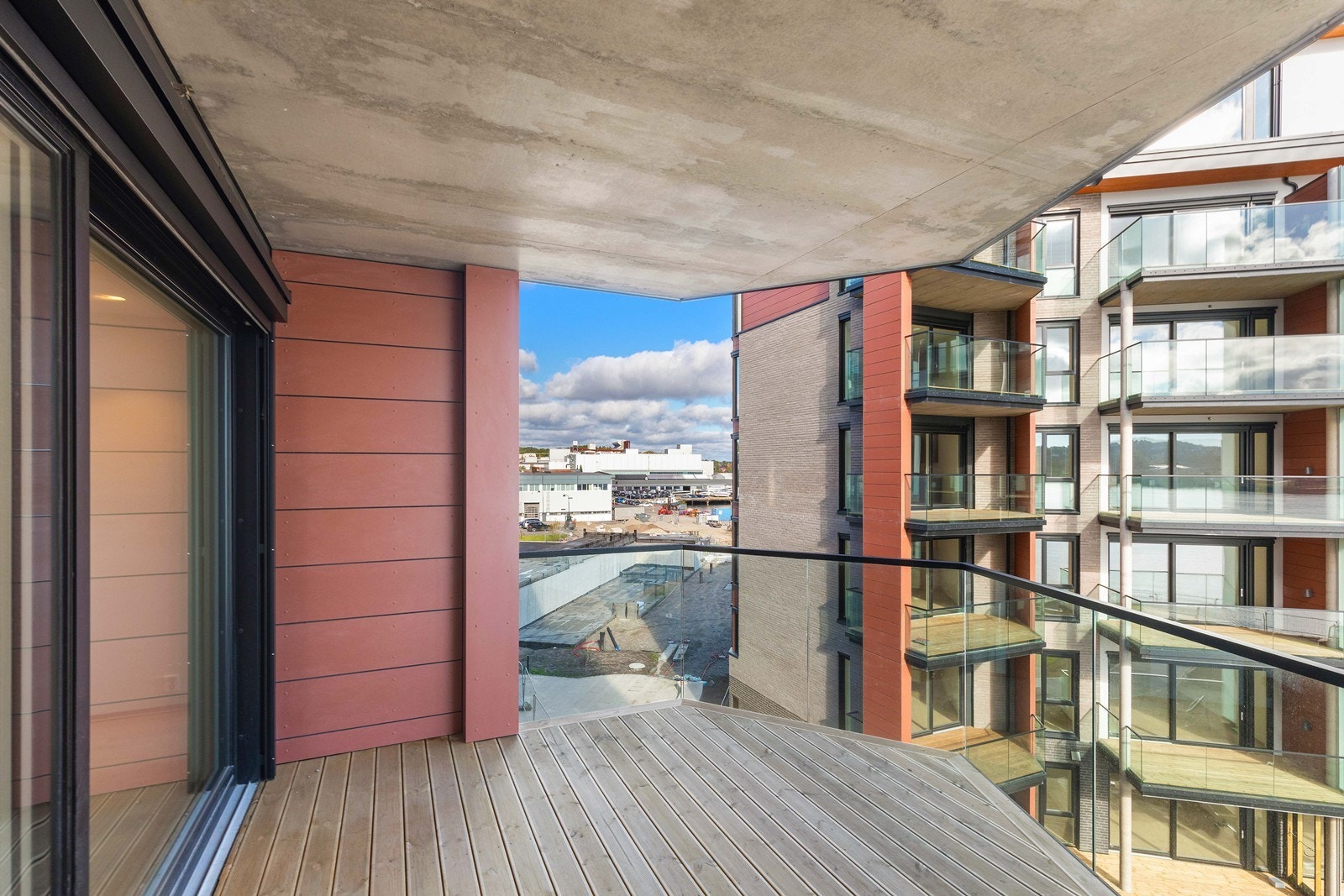 Legg merke til at balkongen er overbygget. Galleribilde