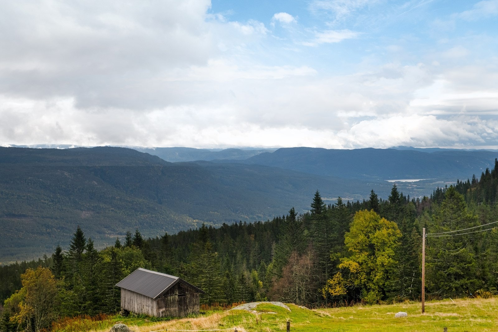Lifjell er et fjellområde med flott beliggenhet i hjertet av Telemark. Området byr på en rekke aktiviteter og naturopplevelser, sommer som vinter! Galleribilde