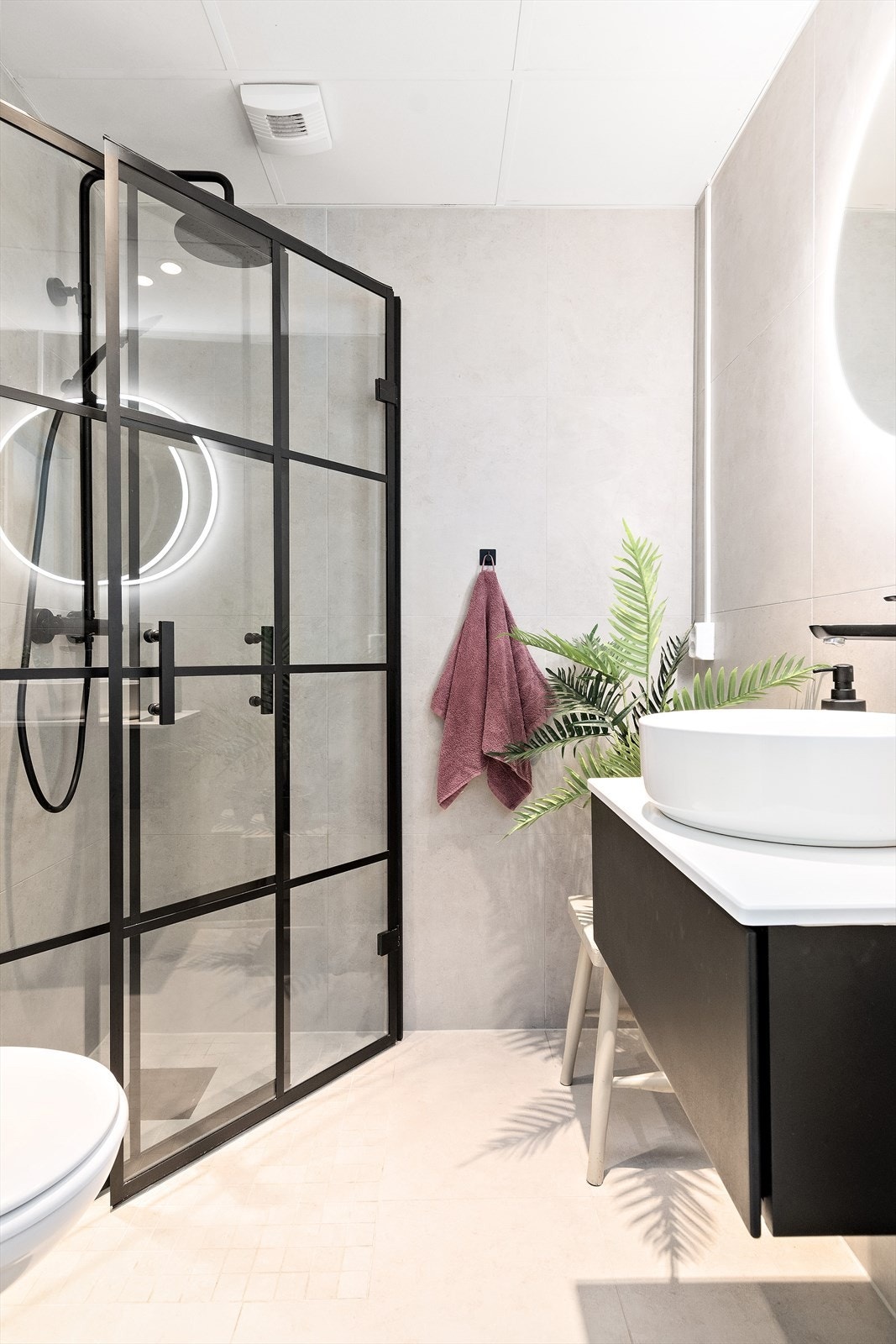 Badet ble renovert i regi av aksjelaget i 2011. Oppgradert i 2022 med flis på flis og inn innredning Galleribilde