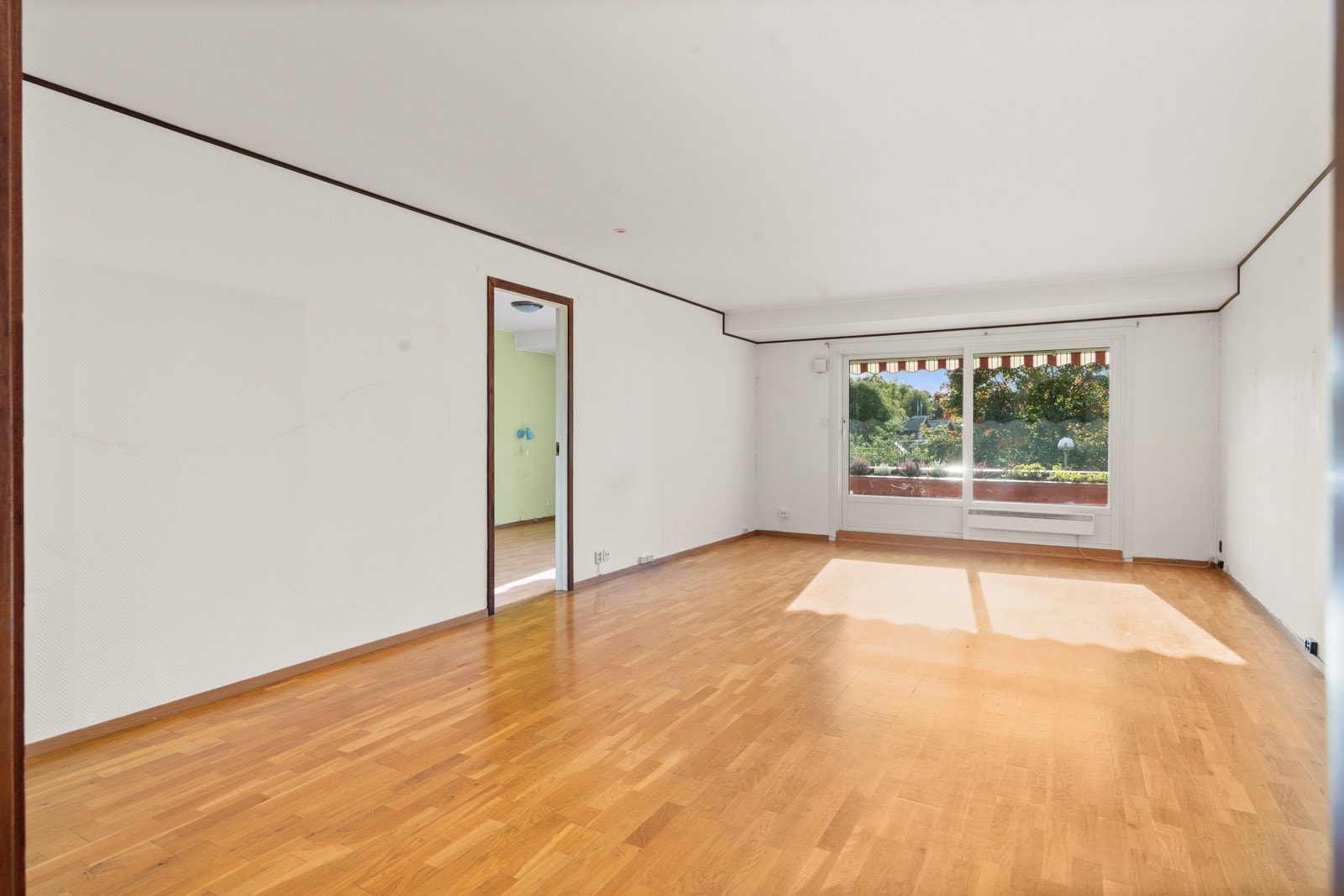 Her er det plass til en stor spisegruppe uten å miste romfølelsen. Galleribilde