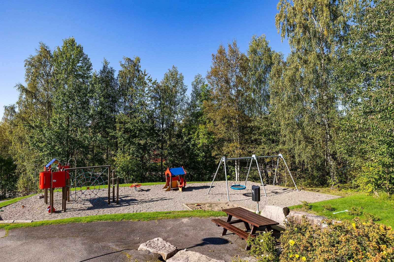 Det er flere lekeplasser på borettslagets område. Galleribilde