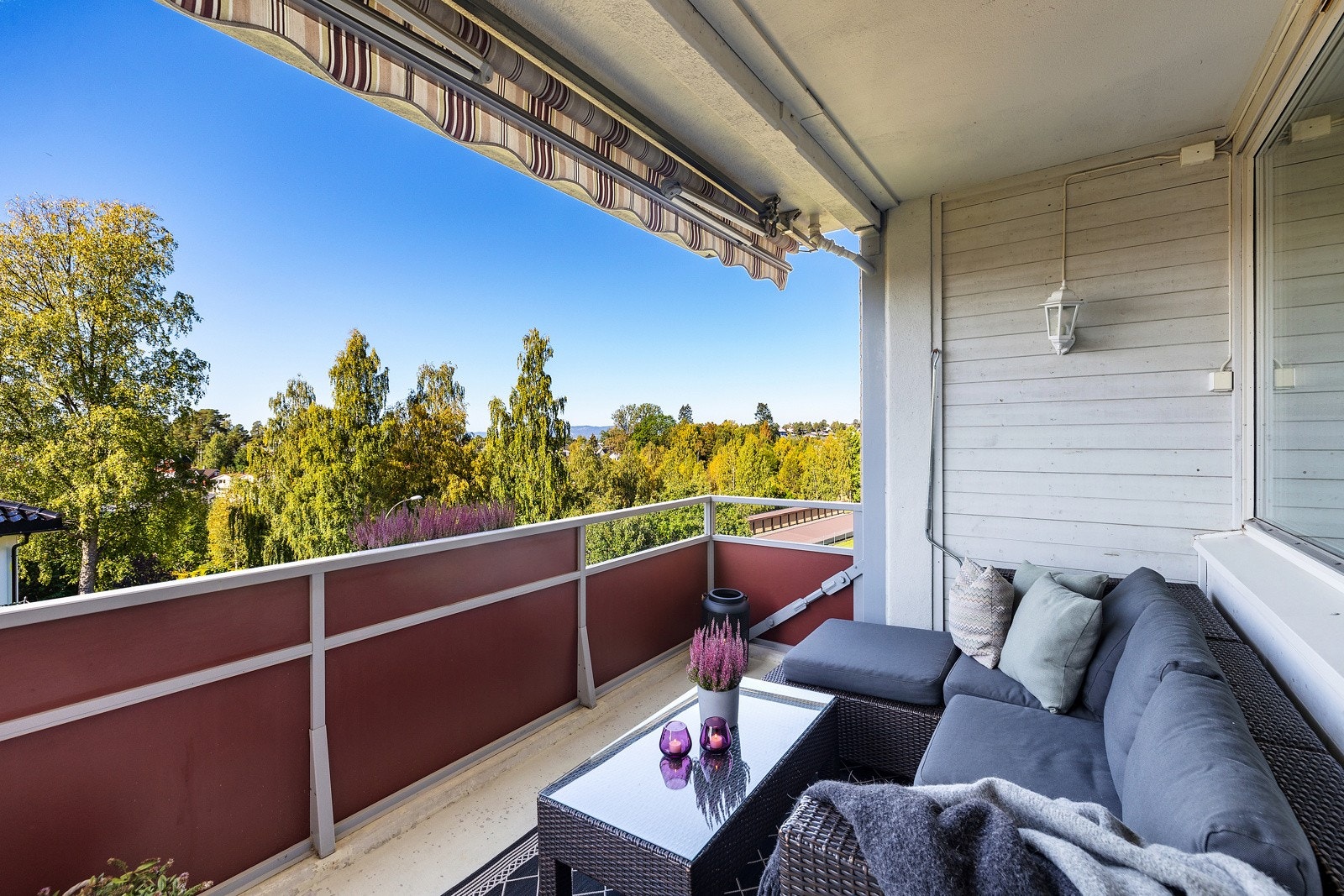 Leiligheten har en vestvendt balkong oppmålt til ca. 8 kvm, med optimale solforhold. Galleribilde