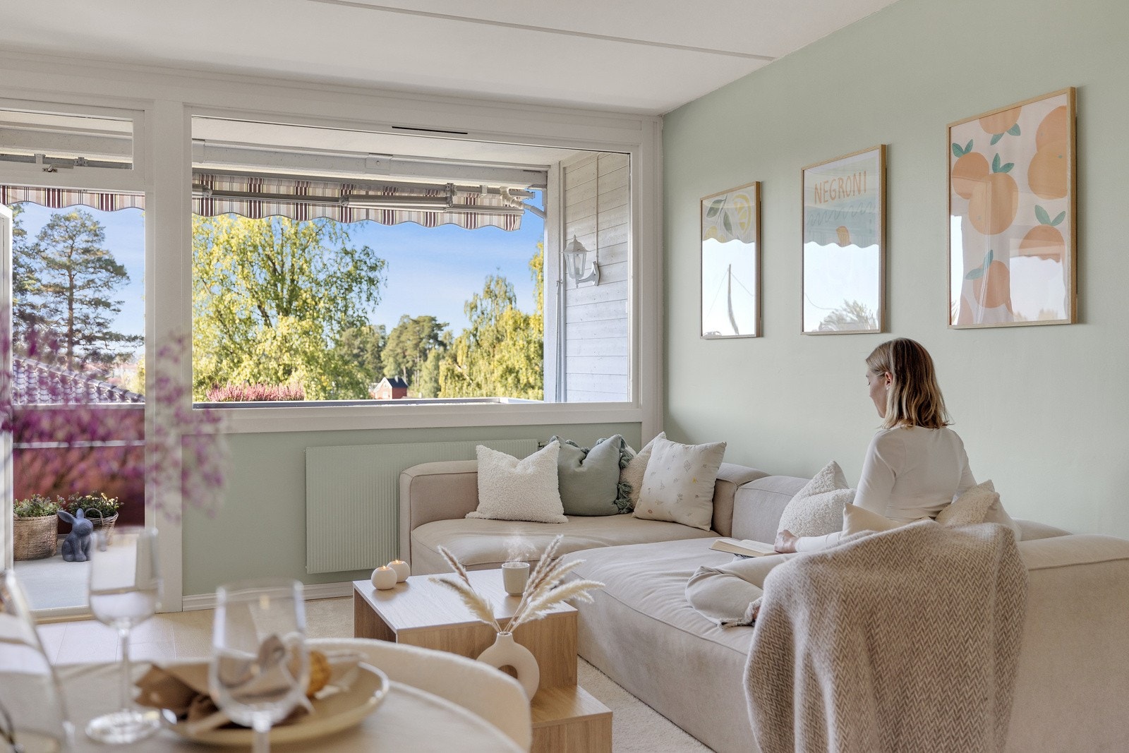 Alle veggflater er sparklet og malt i lyse og moderne farger. Galleribilde