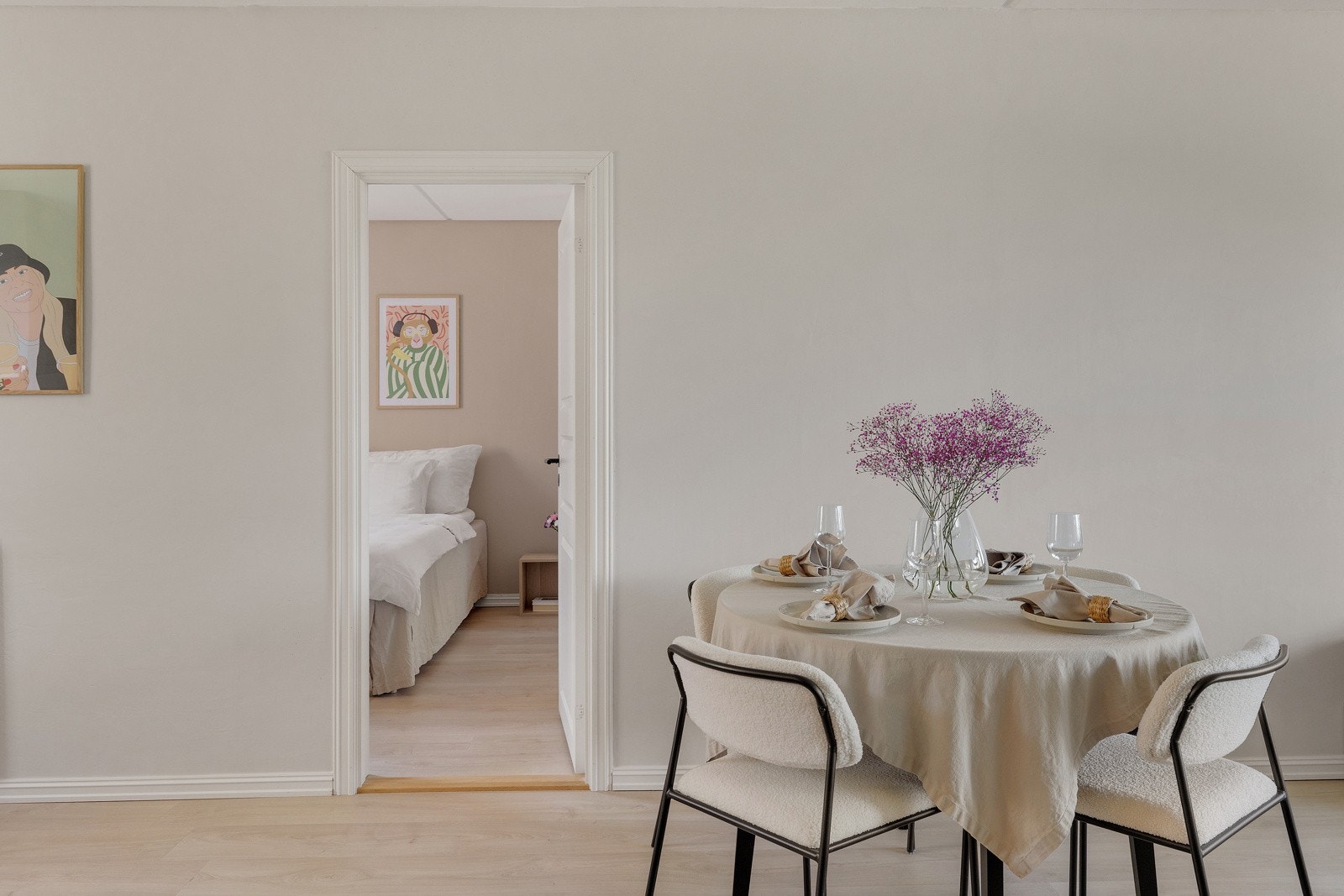 Det elektriske i leiligheten er trukket om og det er satt opp nye kurser i sikringsskap. Galleribilde