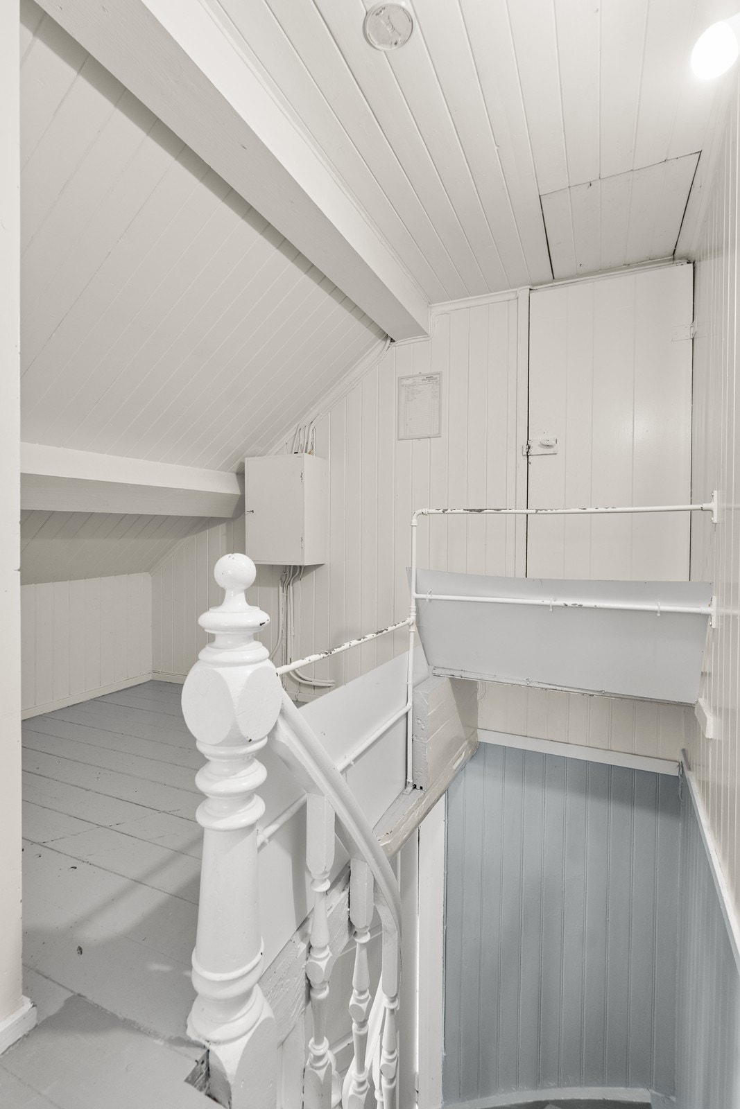 I 2. etg er et trapperepot mellom soverommet og lagringsloftet Galleribilde