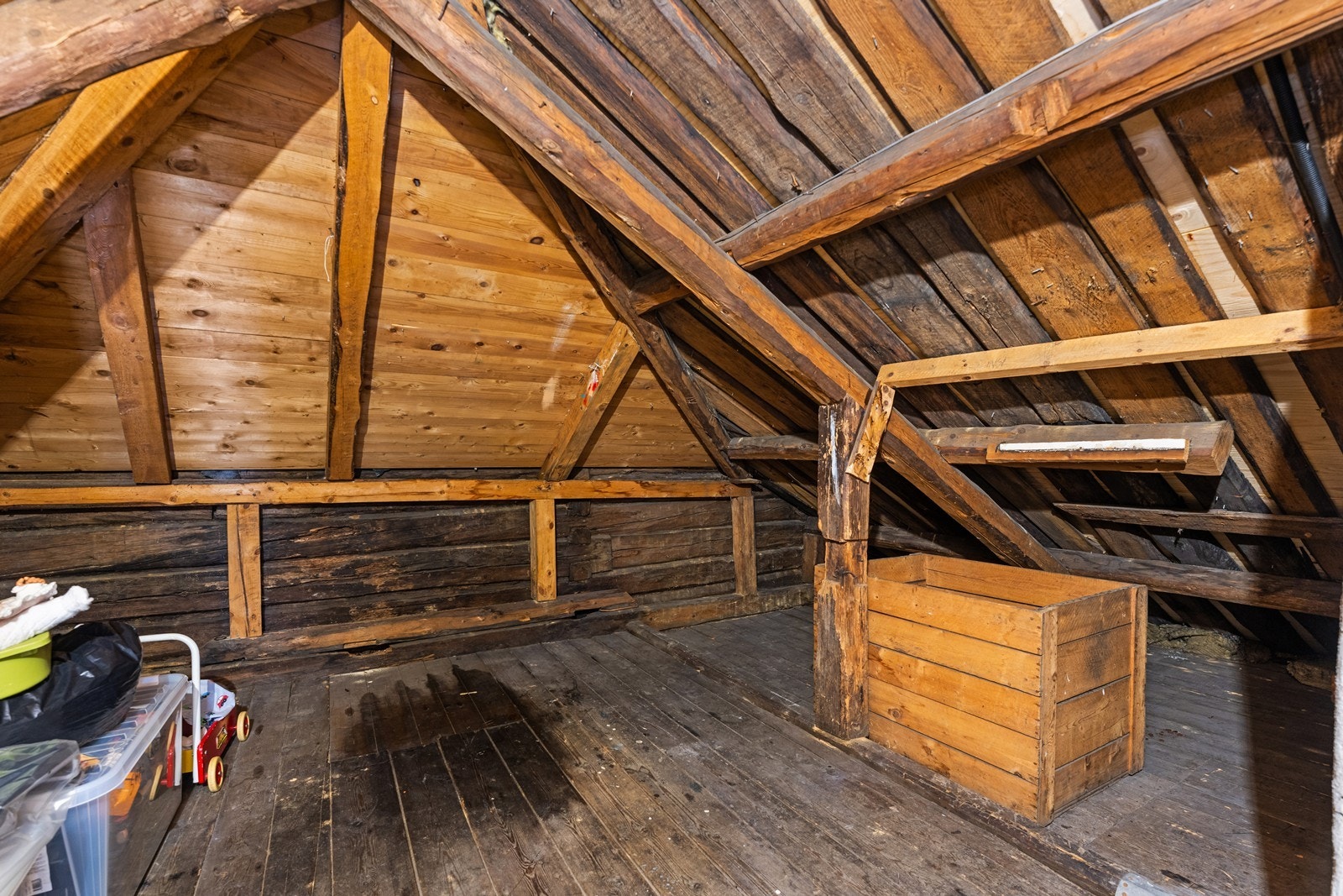 Større lagringsloft i 2. etg Galleribilde