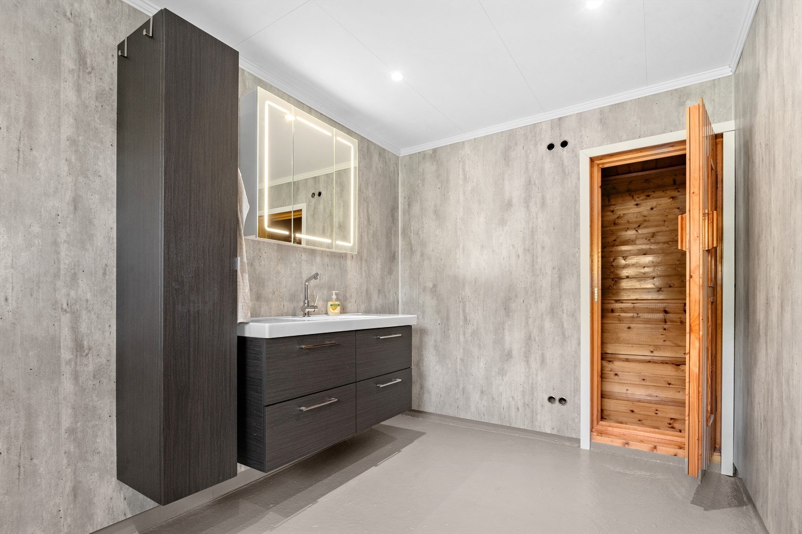 Fra badet er det tilkomst til badstu Galleribilde