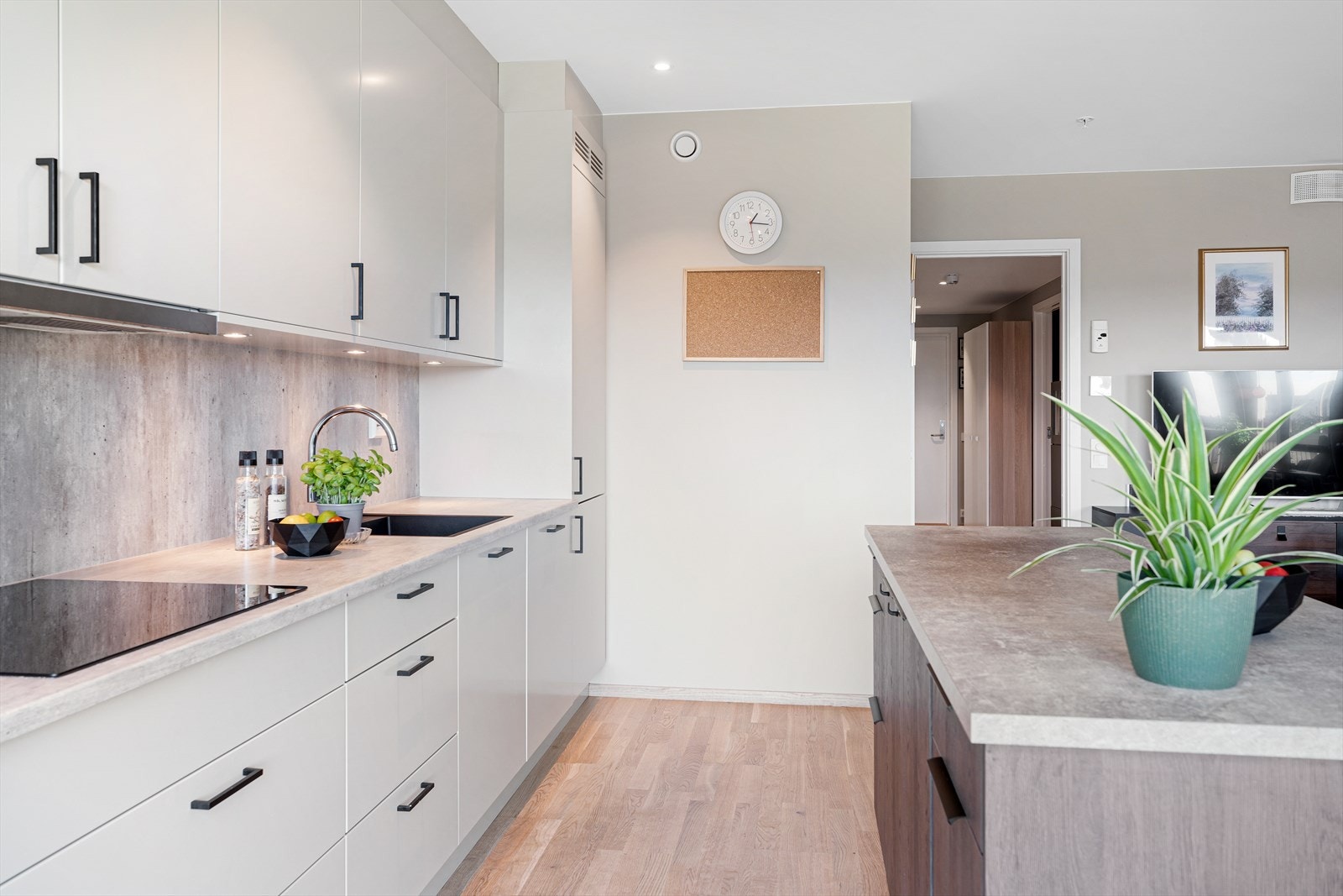 Praktisk kjøkkenøy med ekstra oppbevaringsplass Galleribilde