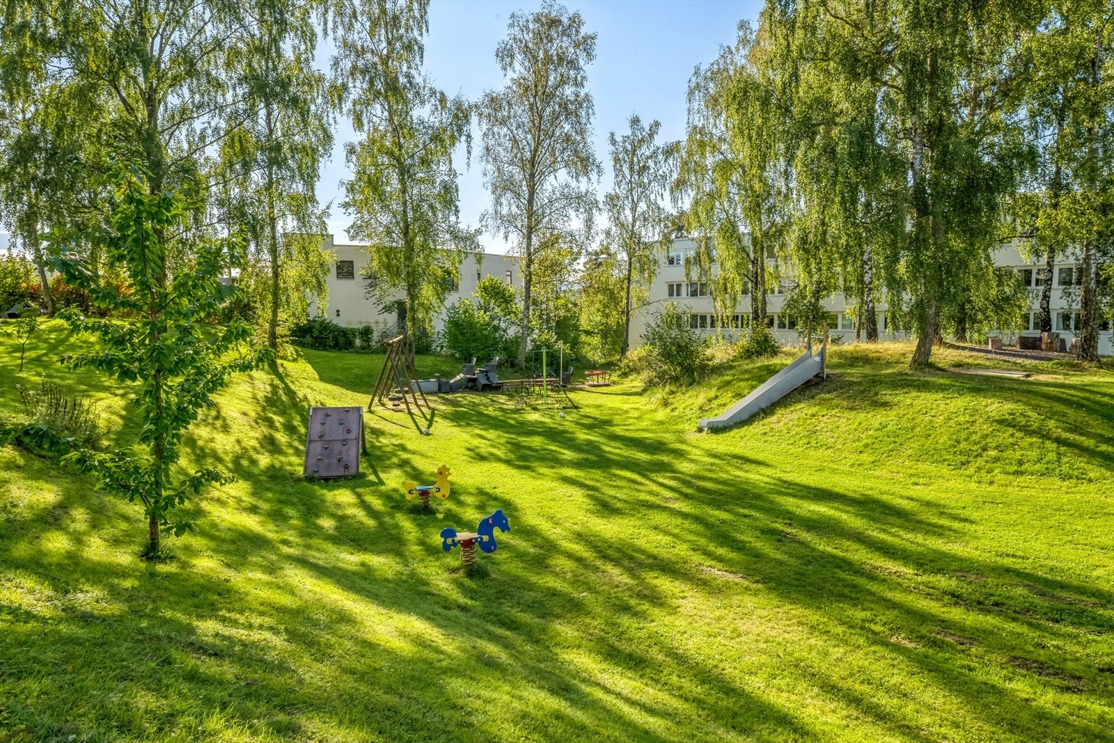 Det er store, flotte uteområder i borettslaget Galleribilde