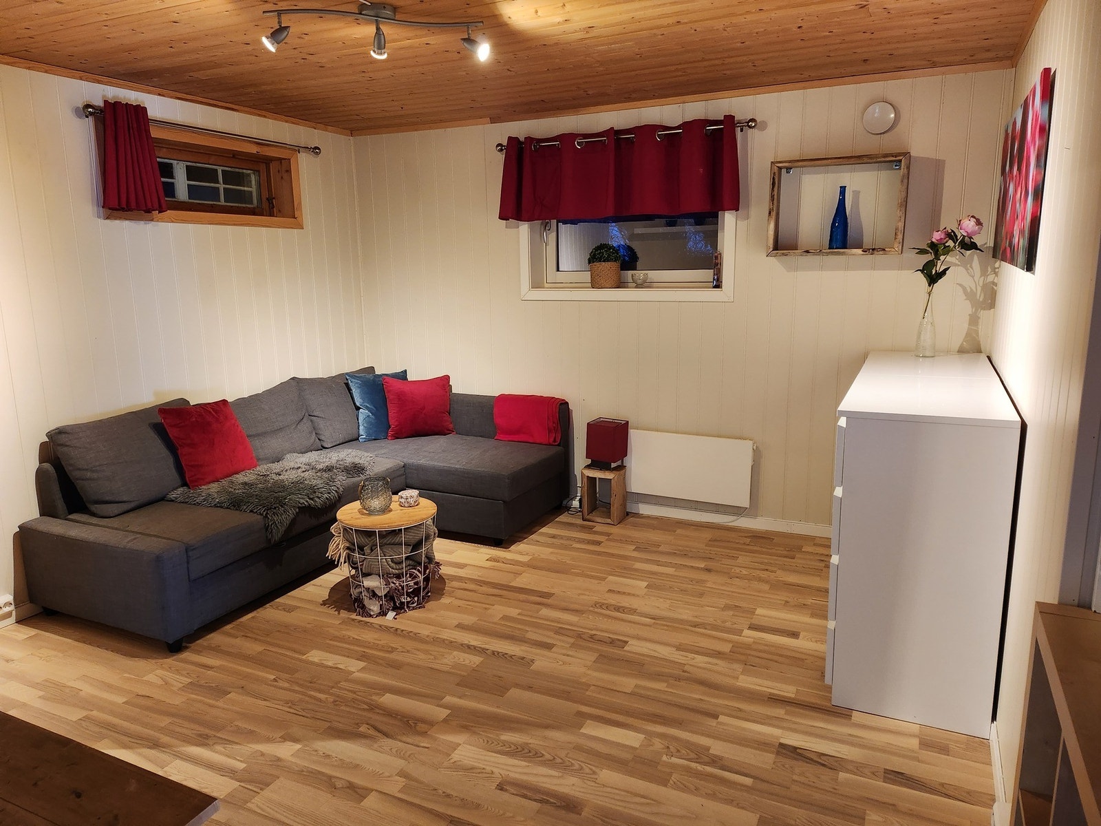 Stue/ soverom nr. 2 i kjeller Galleribilde