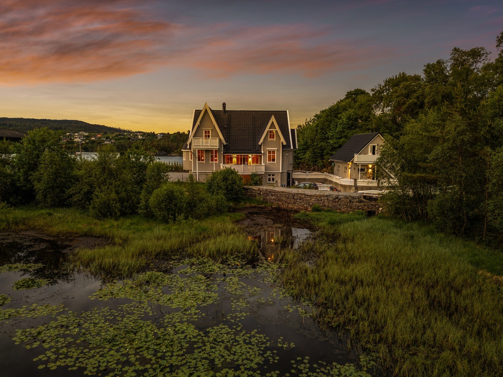 Drømmebolig for den som er på jakt etter god plass og barnevennlige omgivelser. Skattefrie inntekter på kr. 22.500,- pr. mnd. Galleribilde