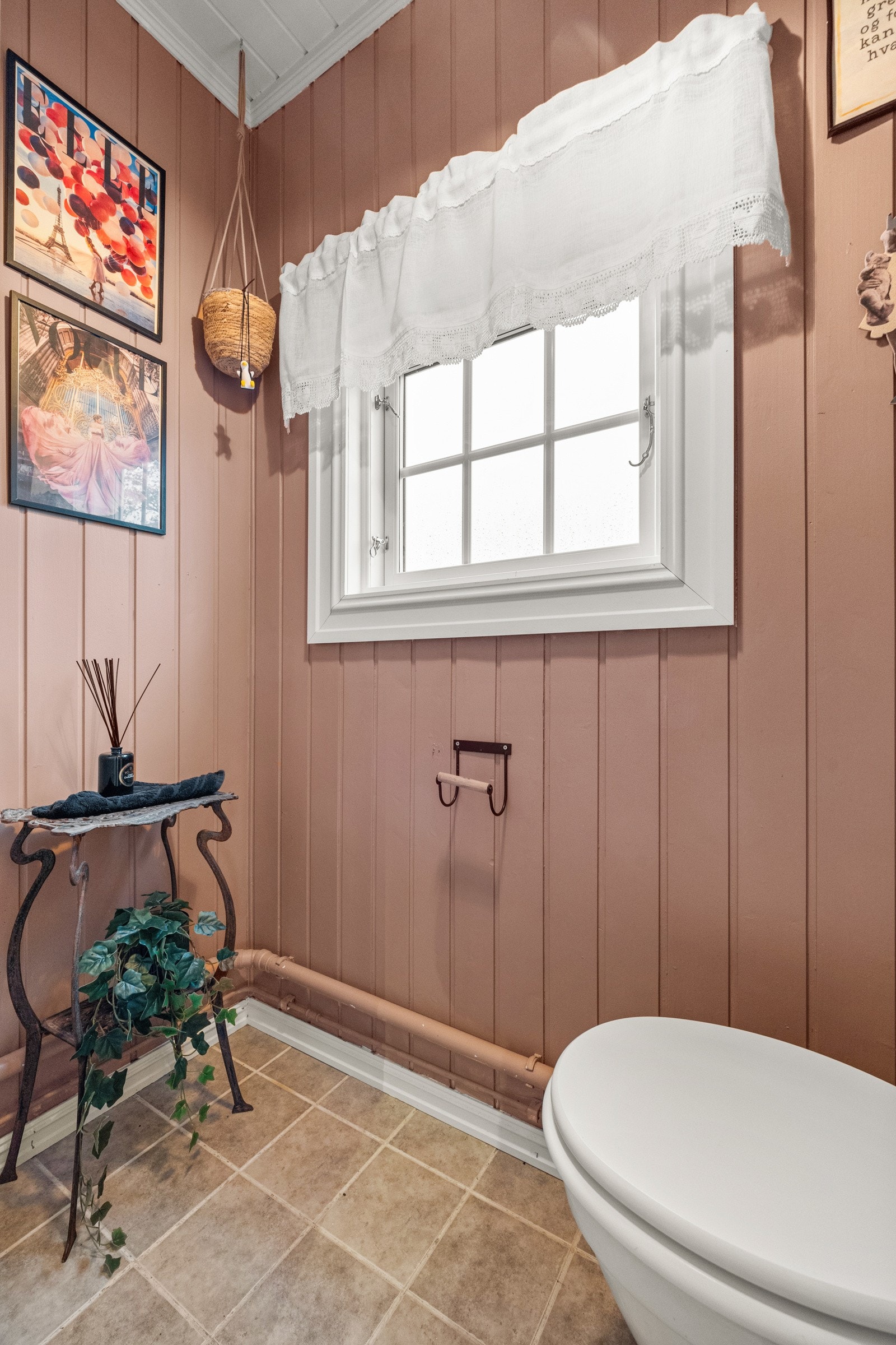 Seprarat wc med adkomst via badet Galleribilde