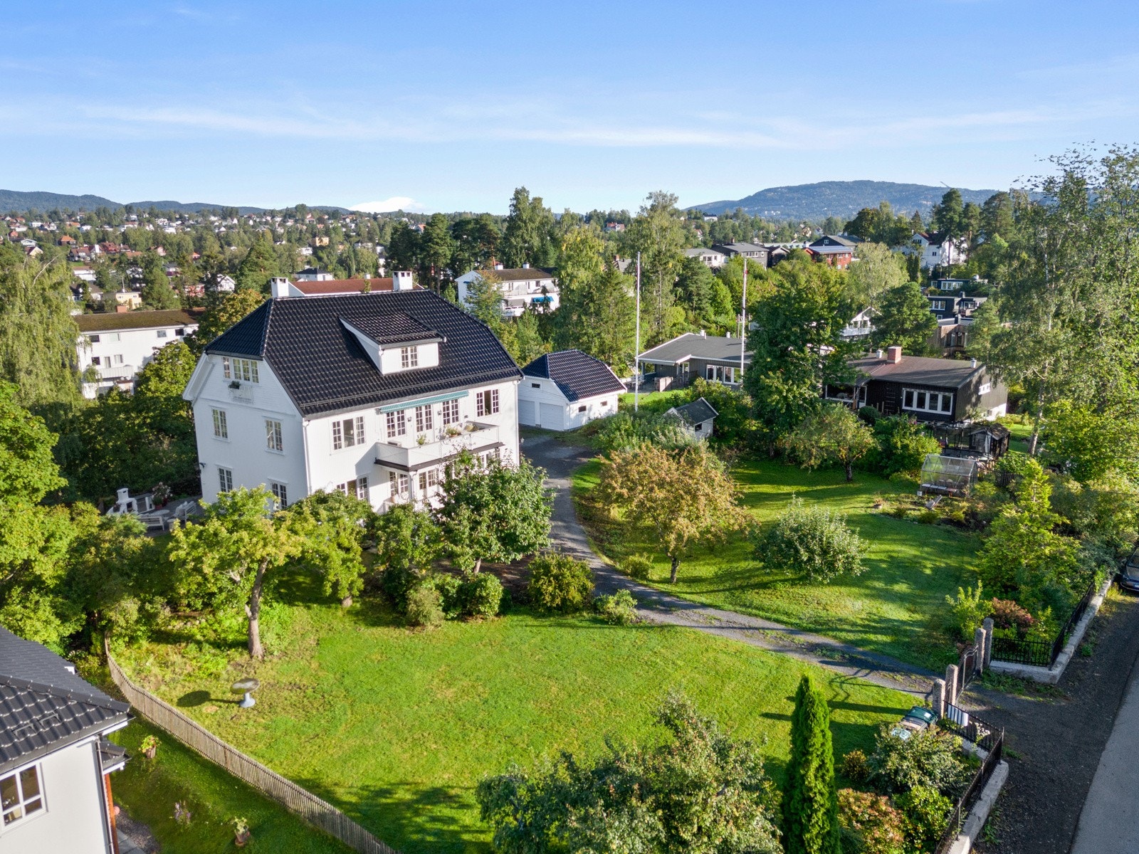 Boligen har også en skjermet beliggenhet, ingen innsyn fra naboer Galleribilde