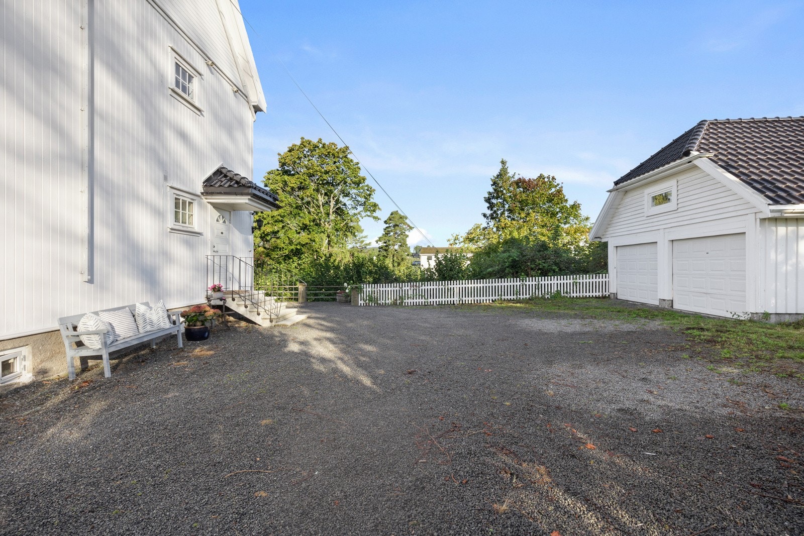 Det er også en dobbelgarasje Galleribilde