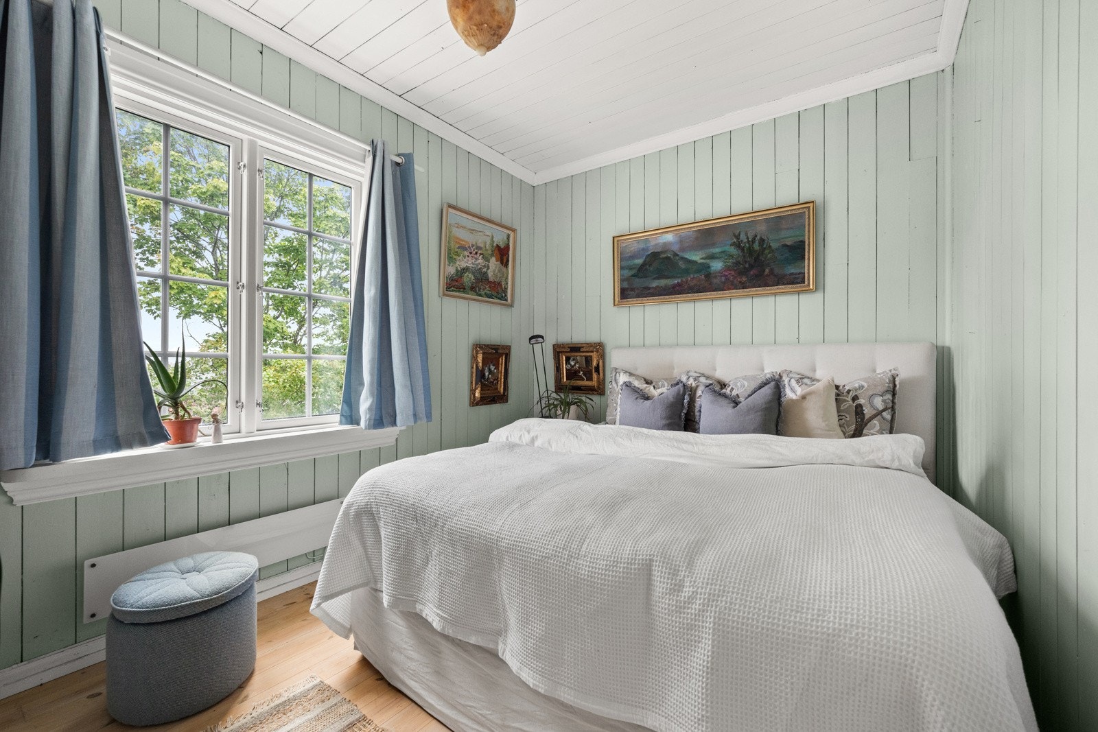 Soverom 1 - her kan du sove i fred og ro uten noen forstyrrelser fra utsiden Galleribilde