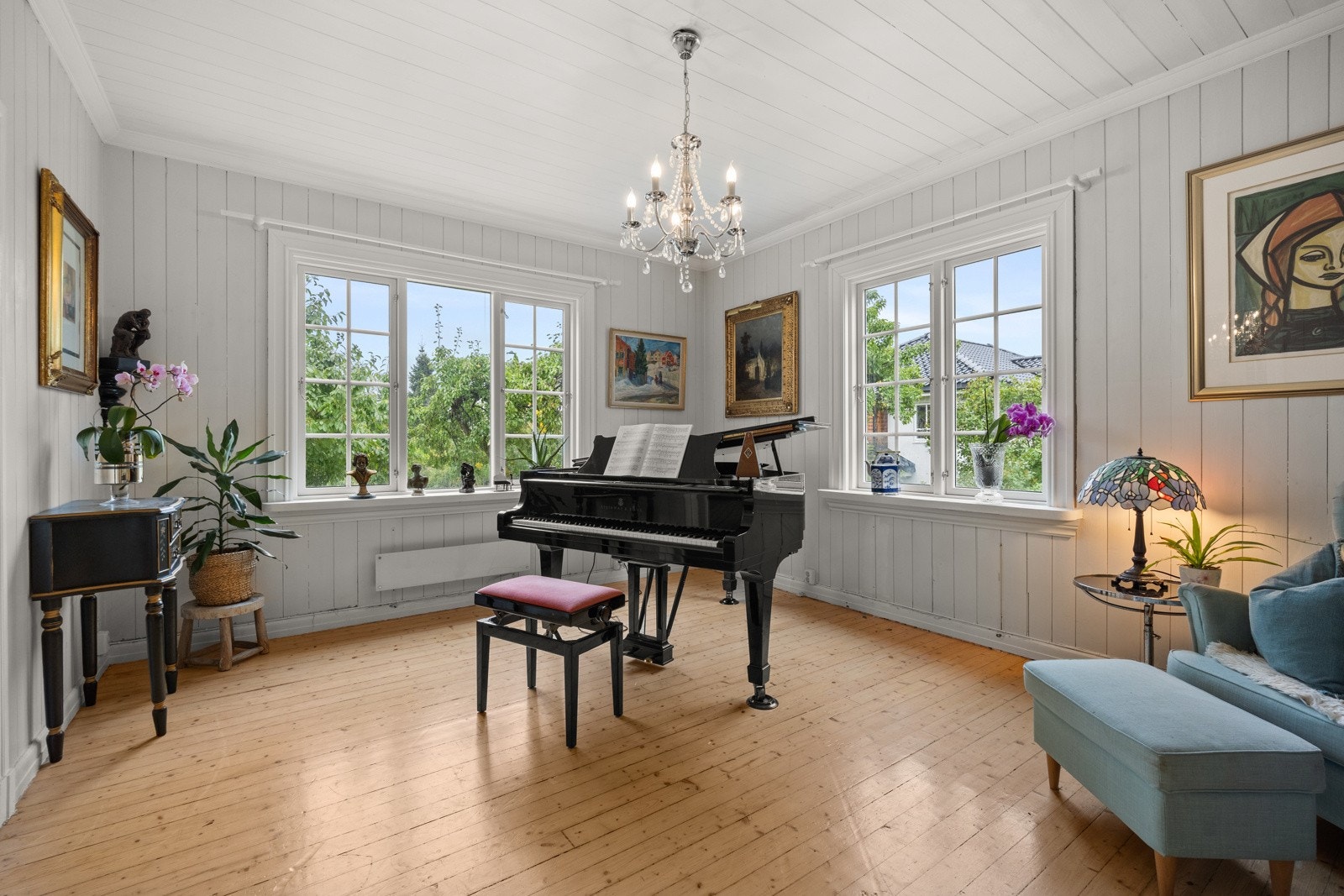 Den andre stuen som kan benyttes som hobbyrom, musikkrom eller et ekstra soverom Galleribilde