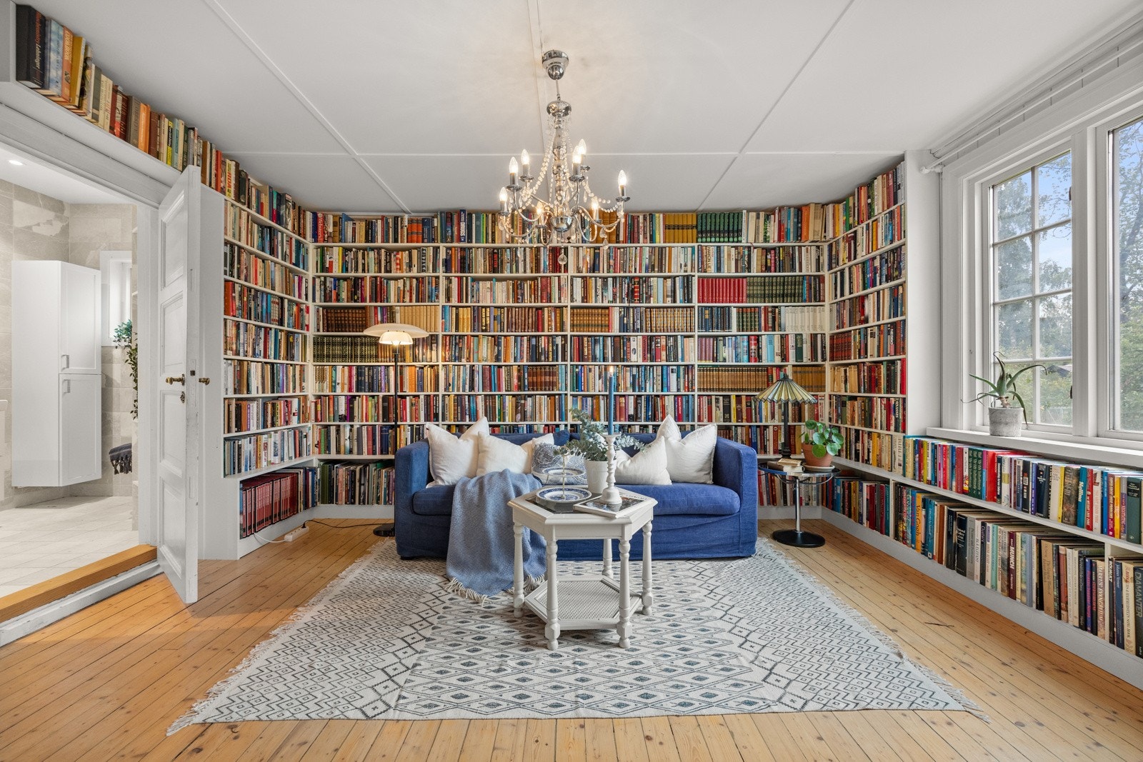 Her kan du nyte en god bok i fred og ro Galleribilde