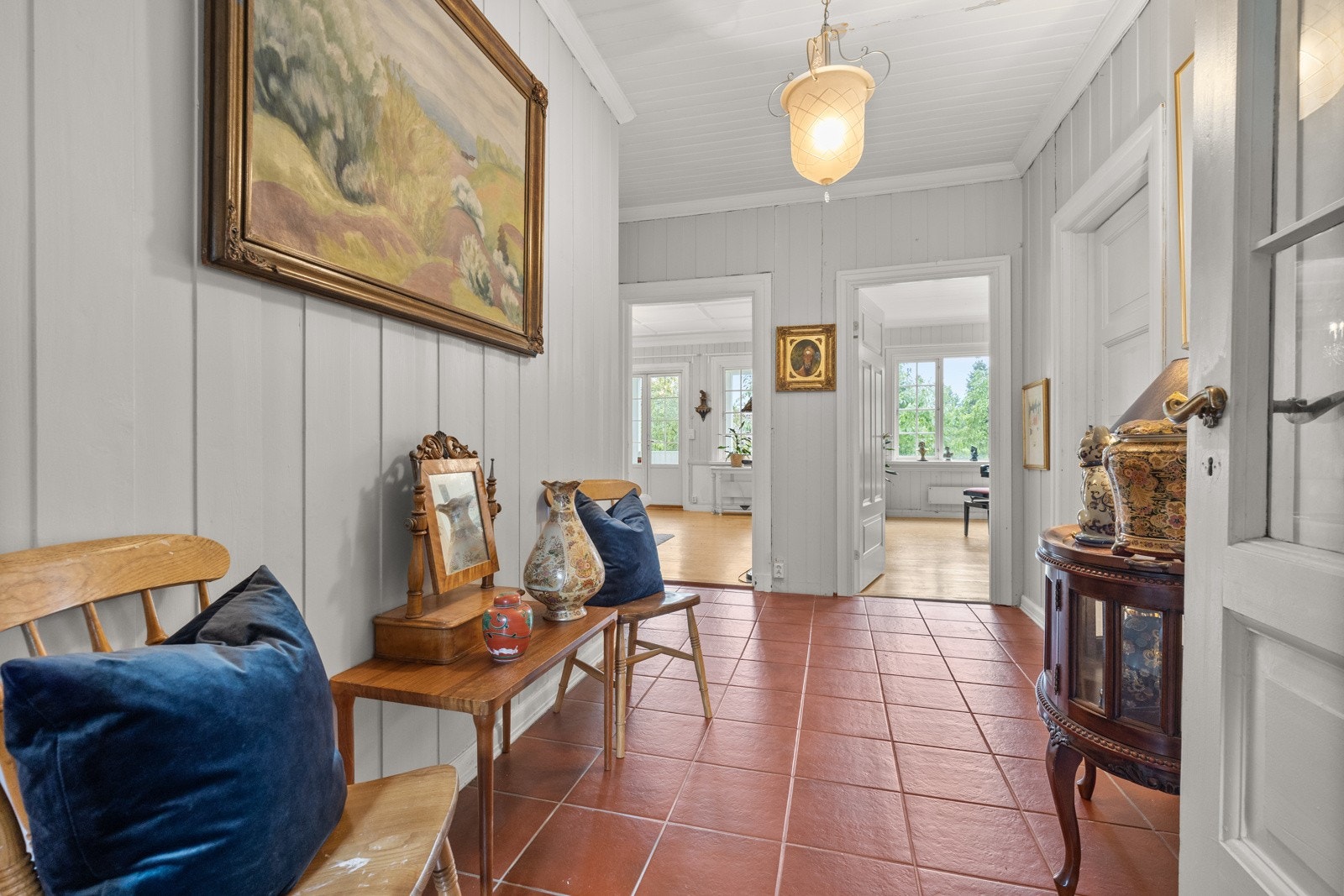 Det er god plass til ulike oppbeavringsmuligheter i gangen Galleribilde