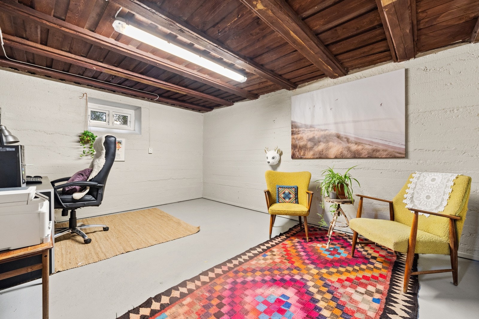 Rom i kjelleren som brukes som kontor. Rommet er ikke godkjent for varig opphold Galleribilde