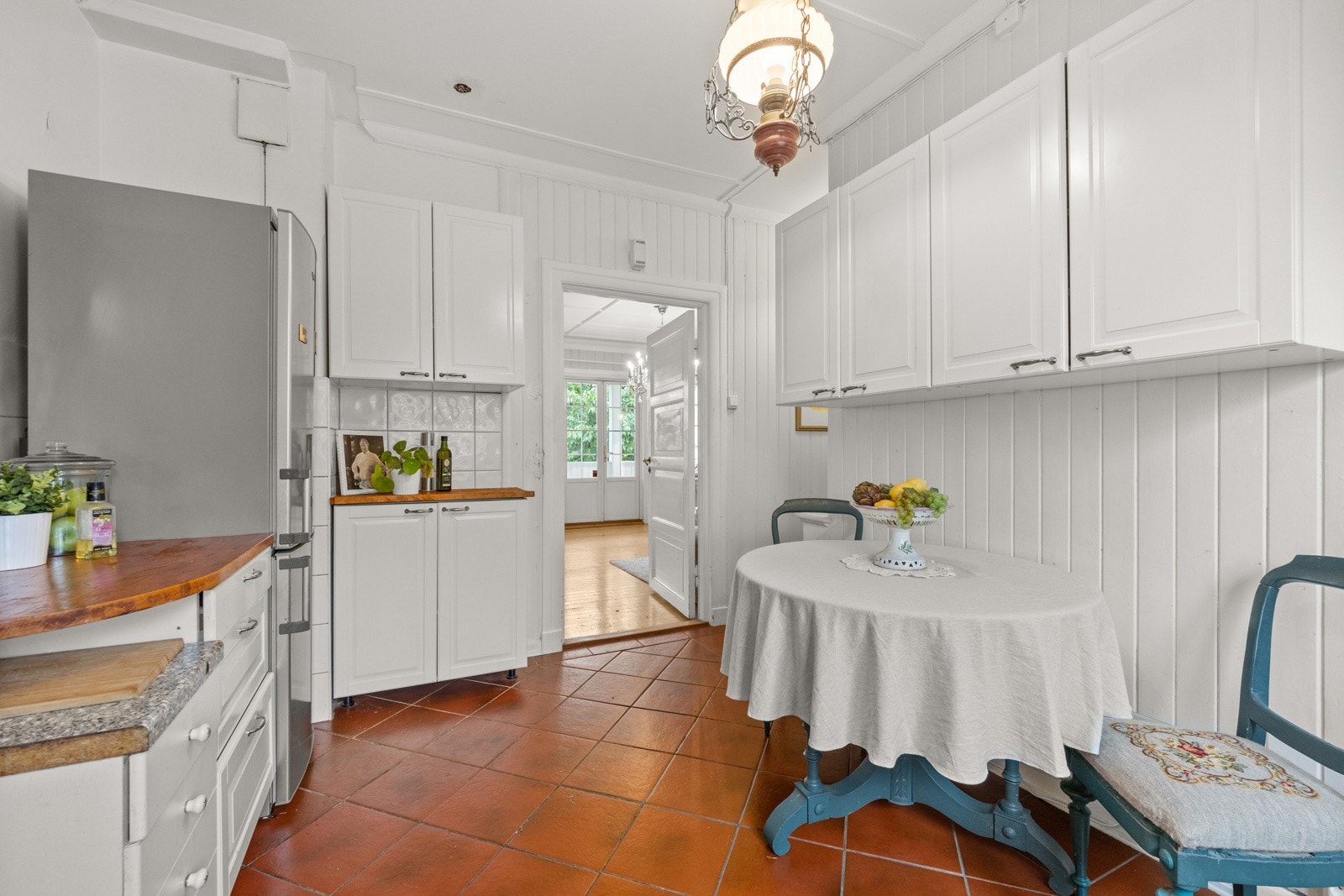 Adskilt kjøkken med adkomst fra gang og stue Galleribilde