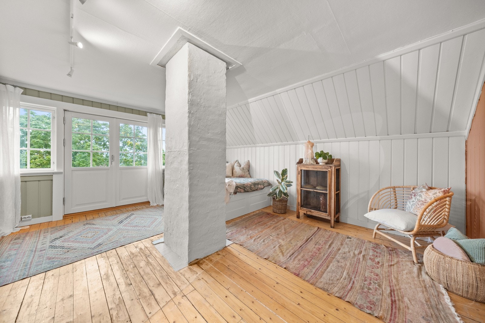 Lys og romslig loftsstue, som også benyttes som soverom 3 Galleribilde