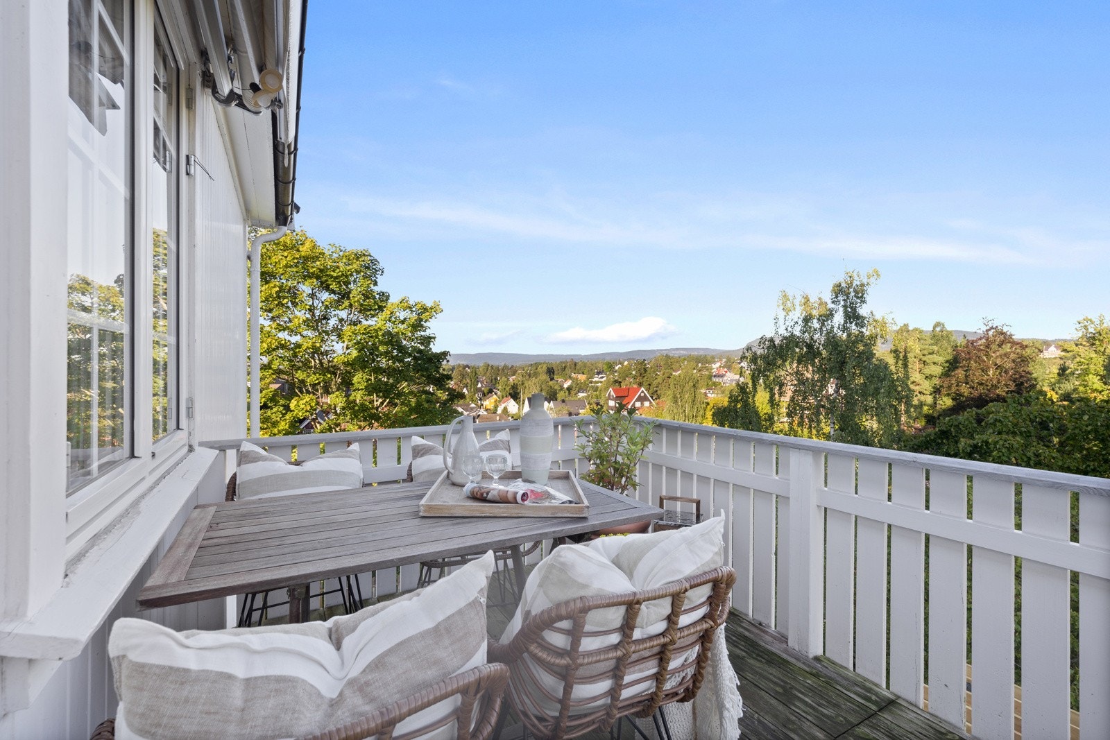 Plass til sittegrupper og spisebord - innred etter ønske og behov Galleribilde