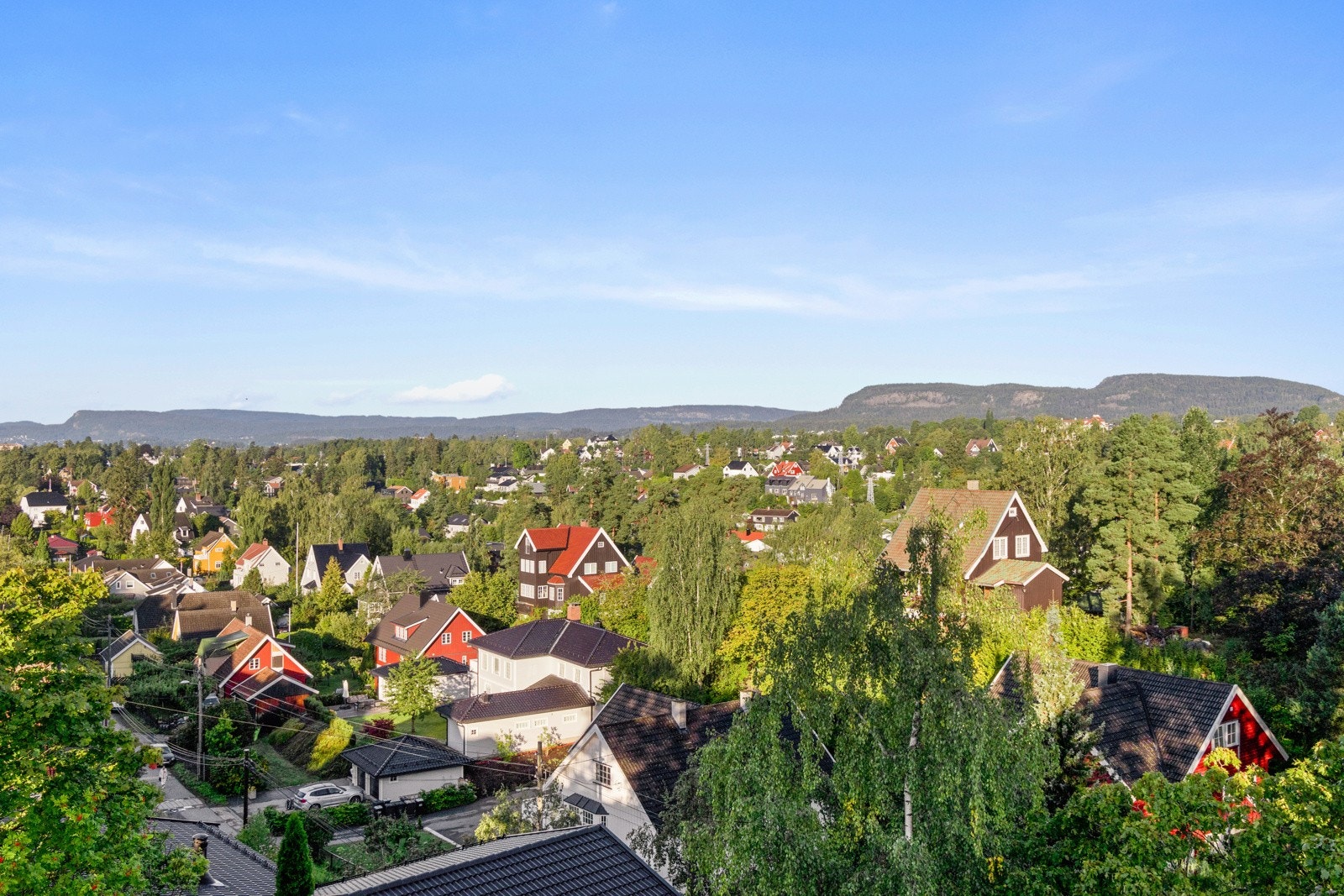 Fra balkongen kan man nyte den flotte utsikten mot Kolsåstoppen Galleribilde