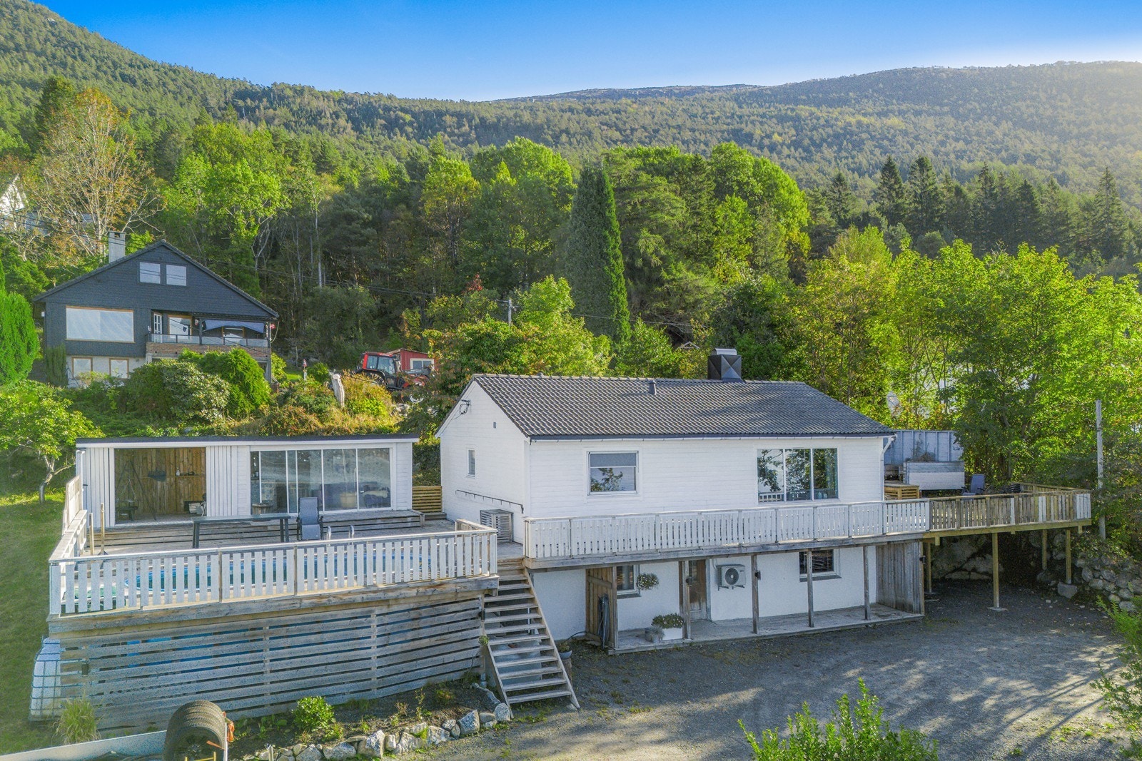 Boligen er opprinnelig oppført i 1965 og har blitt delvis oppusset og modernisert i senere tid Galleribilde