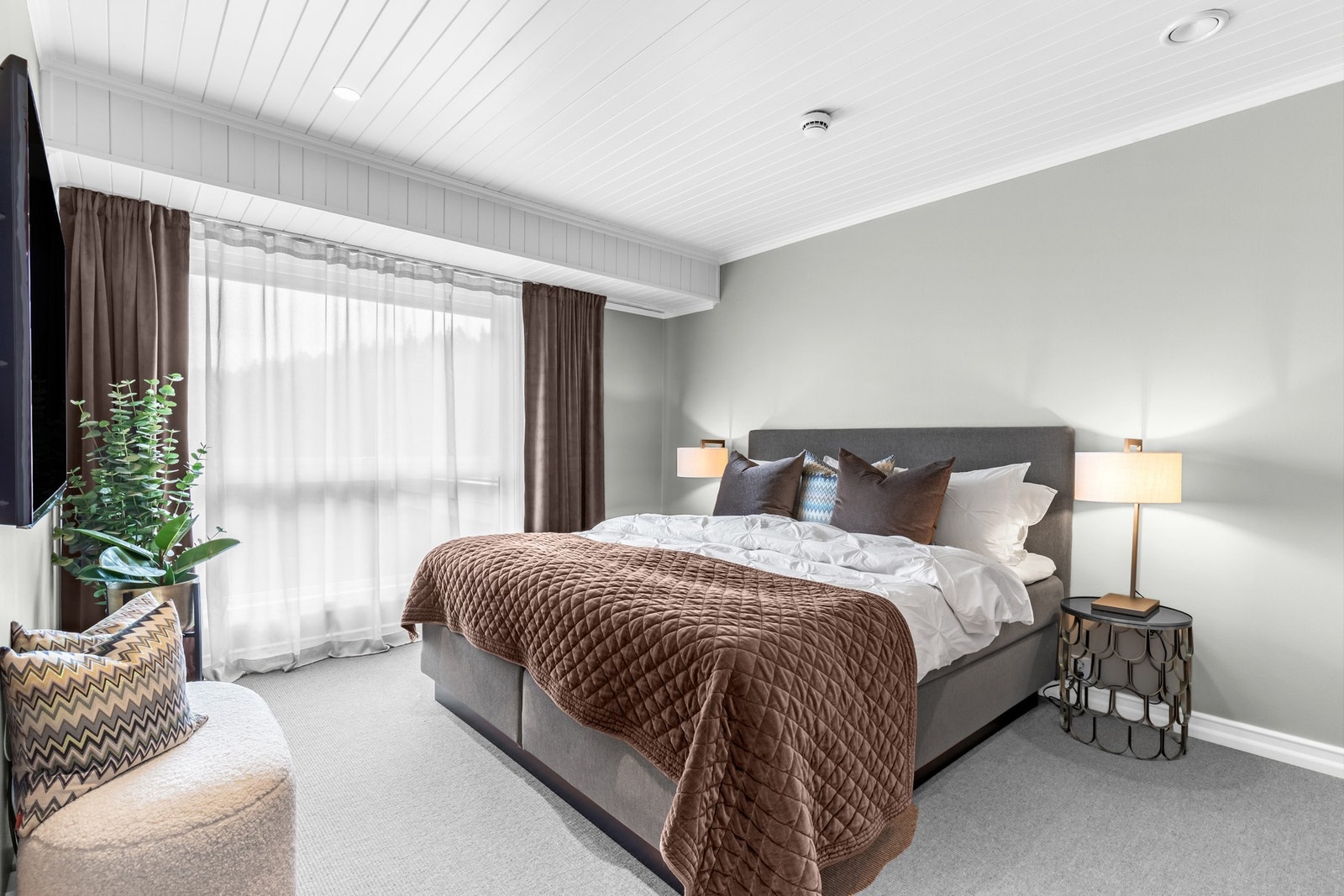 Boligens hovedsoverom er av god størrelse Galleribilde