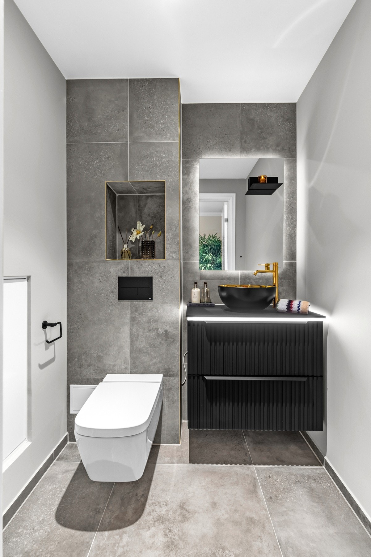 Separat wc ved entréen som nylig er oppgradert Galleribilde