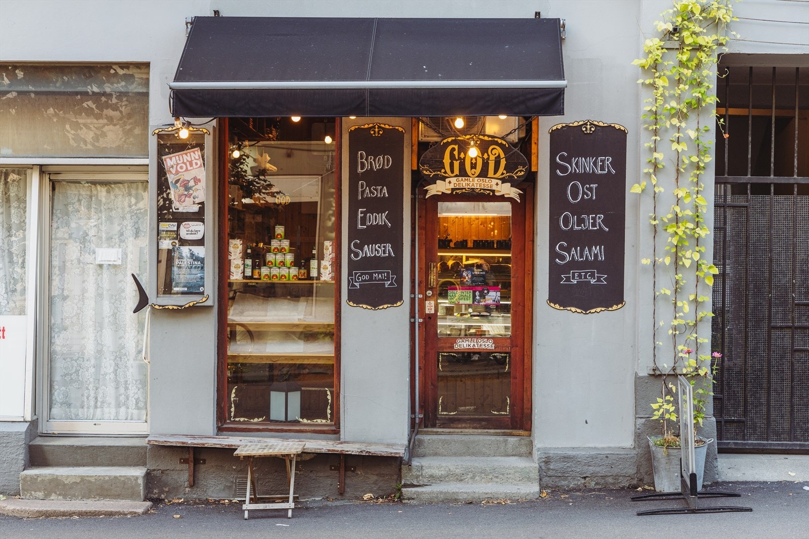 Mange lokale butikker som har et bredt utvalg av spesielle varer. Galleribilde
