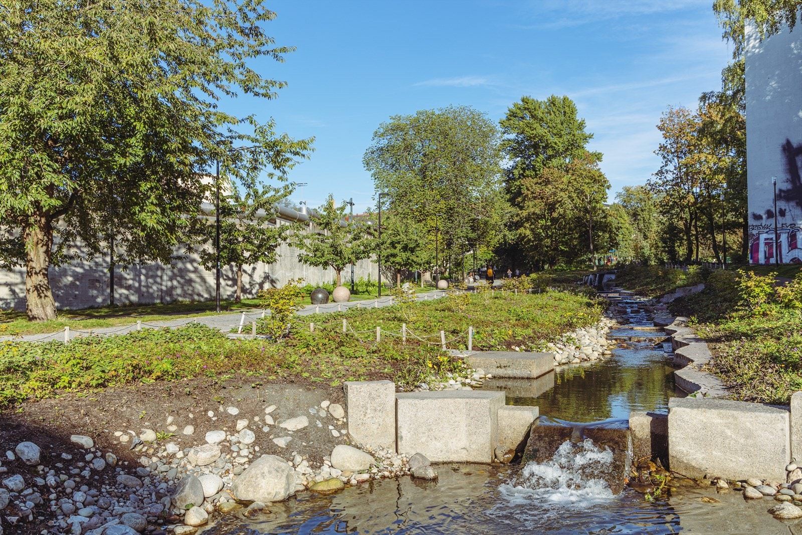 Rett bak leiligheten ligger Klosterenga skulpturpark. Galleribilde
