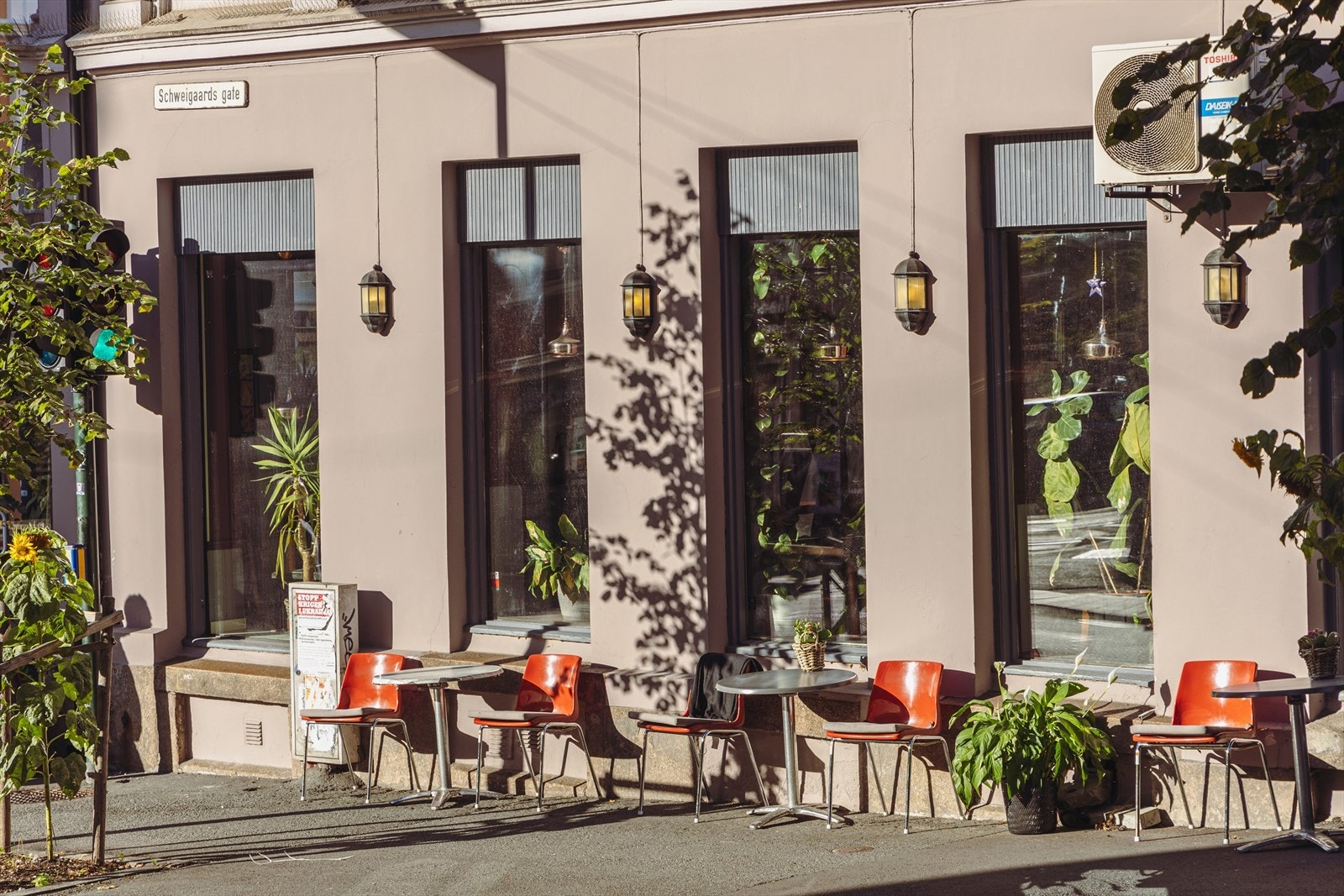 I Schweigaards gate har du en bredt utvalg med koselige puber, cafeer og restauranter. Galleribilde
