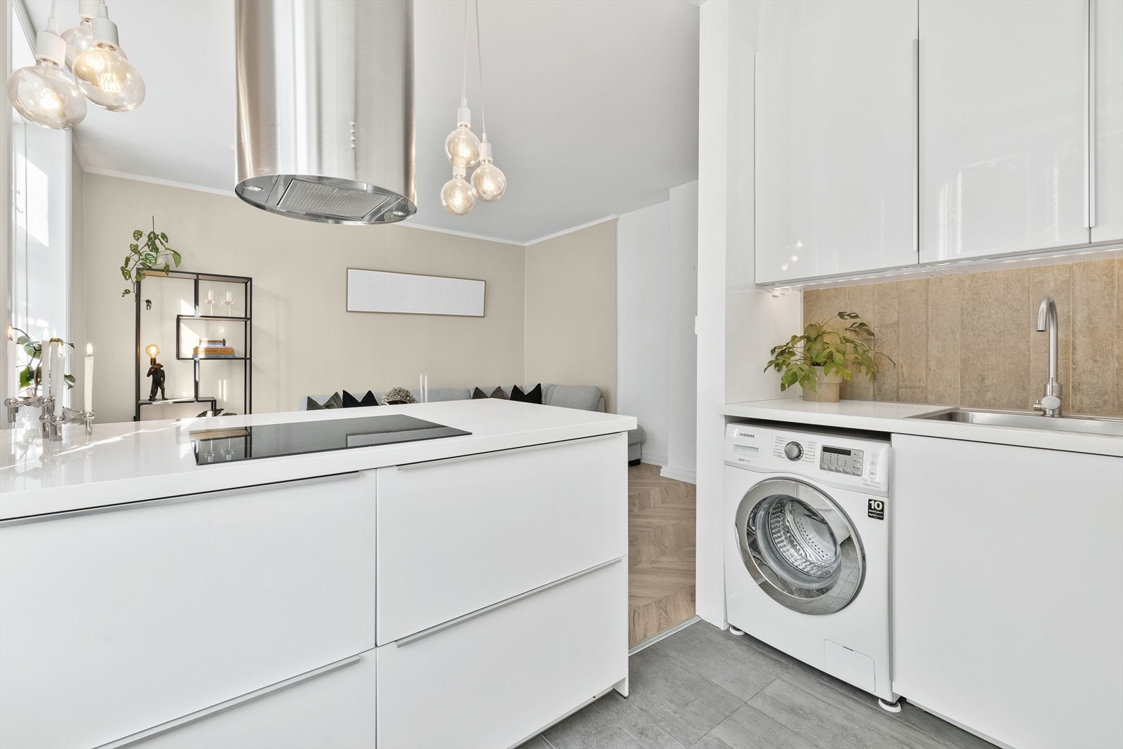 På kjøkkenet er det opplegg til vaskemaskin. Galleribilde