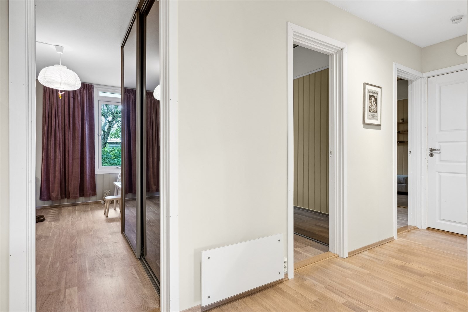 Fra gang mot alle tre soverom Galleribilde