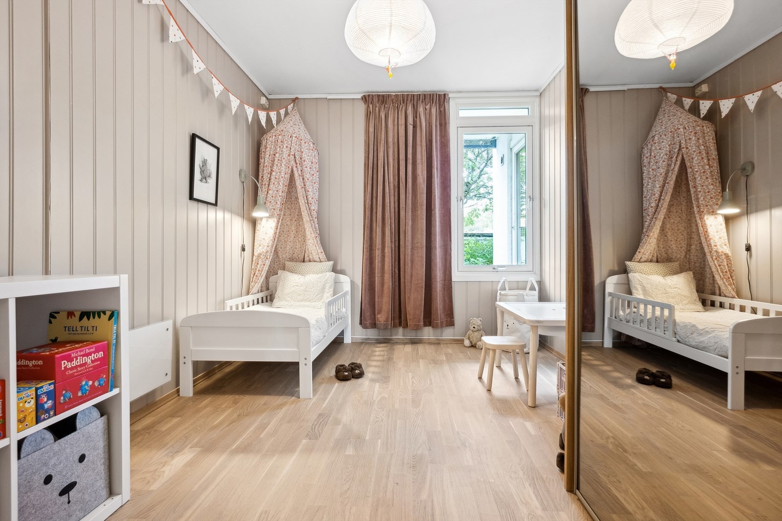 Soverom II har god plass til seng, garderobeskap og f.eks. kommode og/eller skrivepult Galleribilde