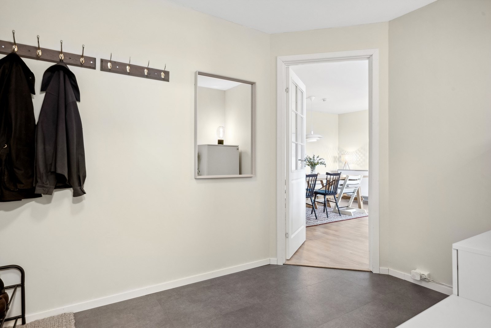 Det er lagt varmefolie i entrégulvet Galleribilde