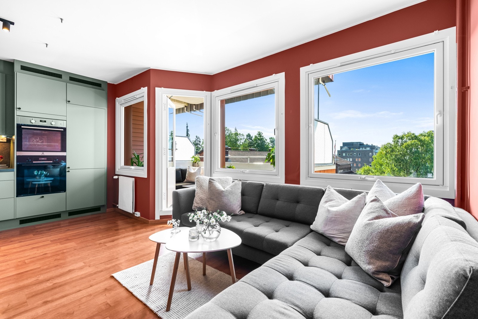 Vinduer og balkongdør ble skifet i 2016 i regi av borettslaget. Galleribilde