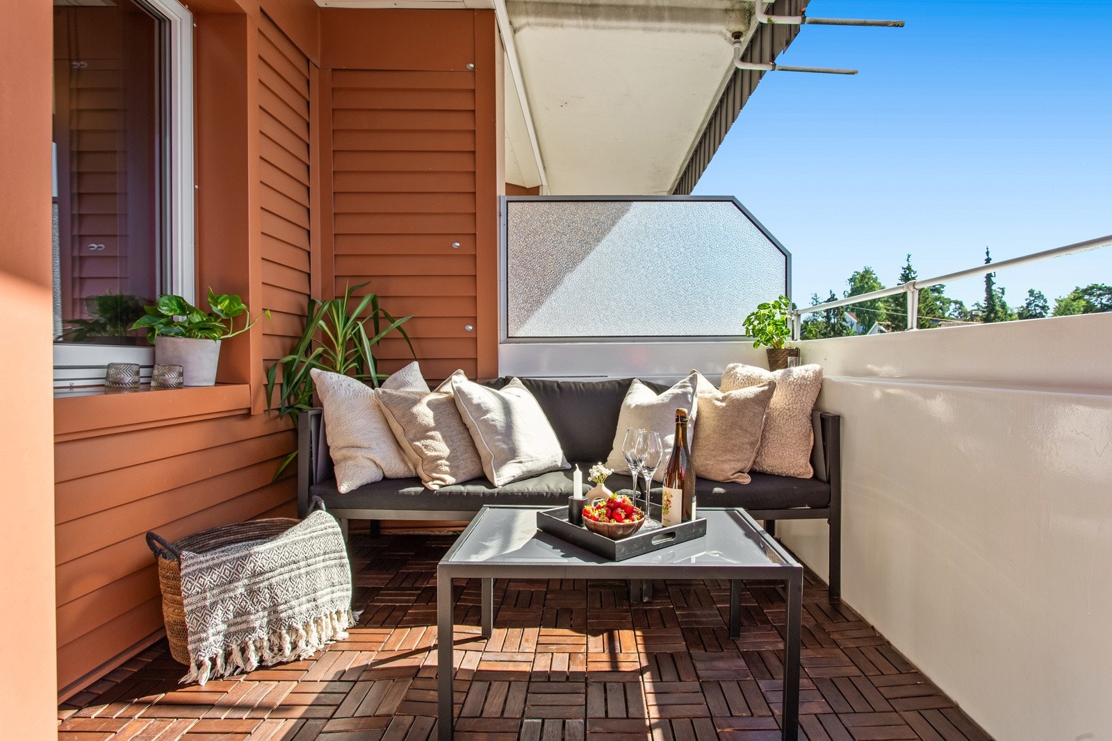 Boligen har en solrik, sydvestvendt balkong på 7 kvm. Galleribilde