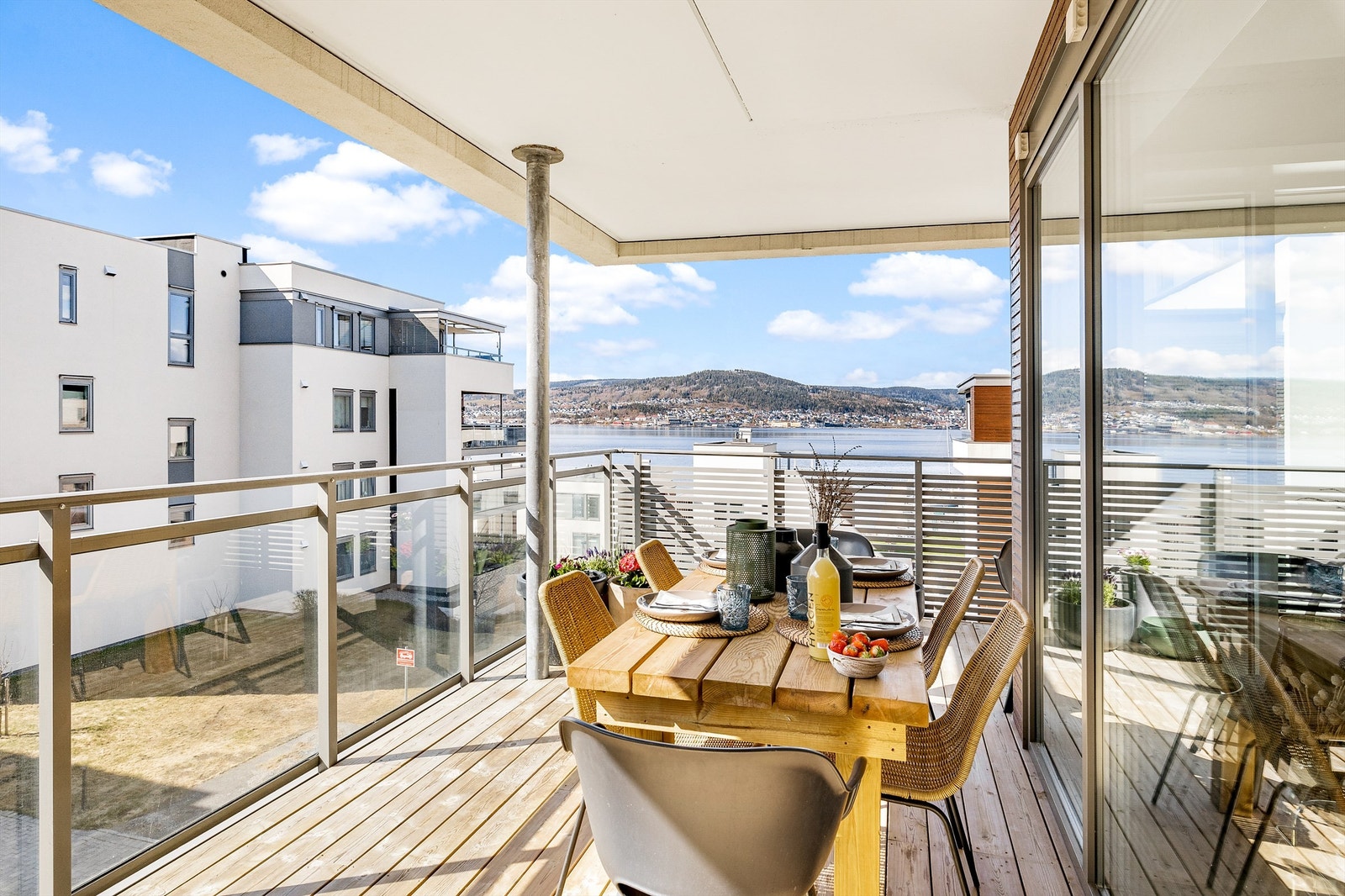 Velholdt 3-roms leilighet beliggende i enden av 3. etasje - fine uteplasser Galleribilde