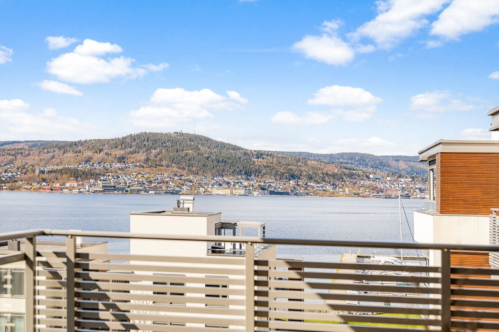 Utsikt fra balkong Galleribilde