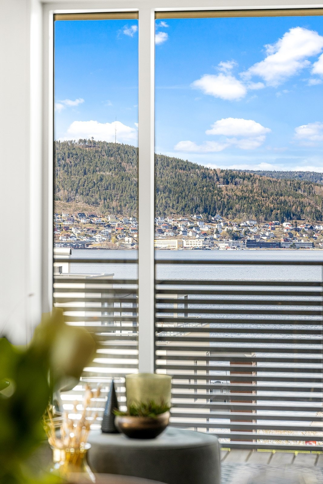 Utsikt fra stuevindu Galleribilde