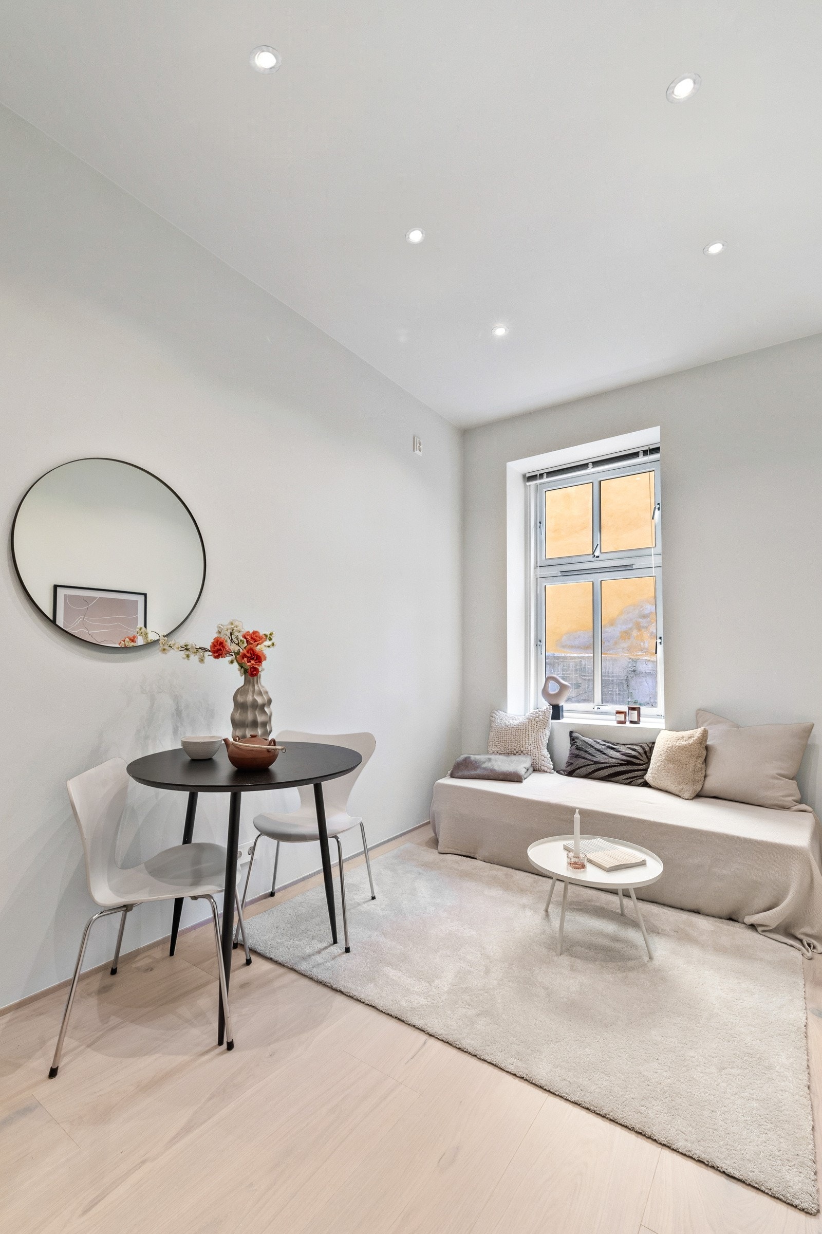 Taket ble hevet i forbindelse med oppussingen og har en høyde på ca. 3 m. Galleribilde