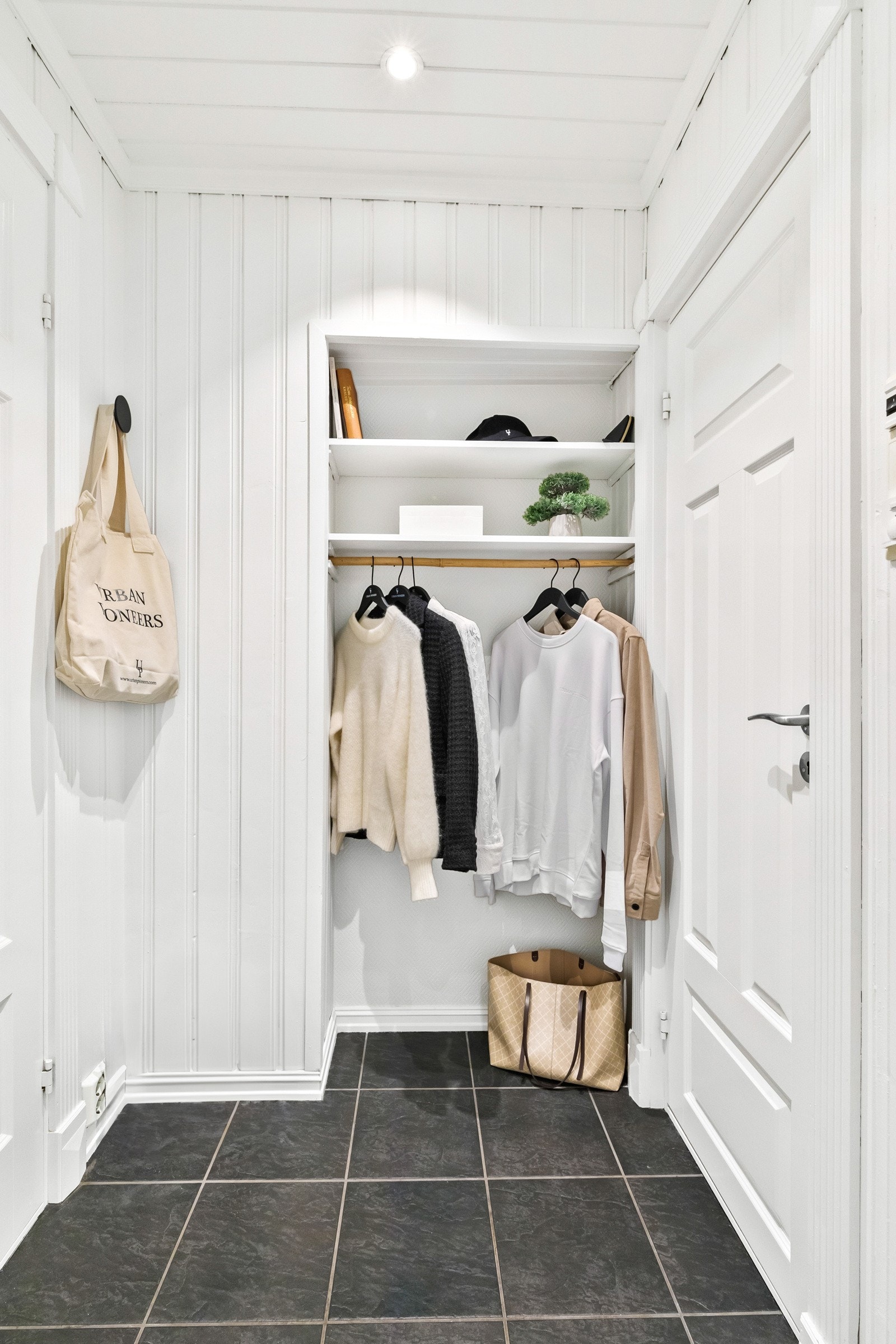 Entreen mot soverom 2 / Hybel Galleribilde