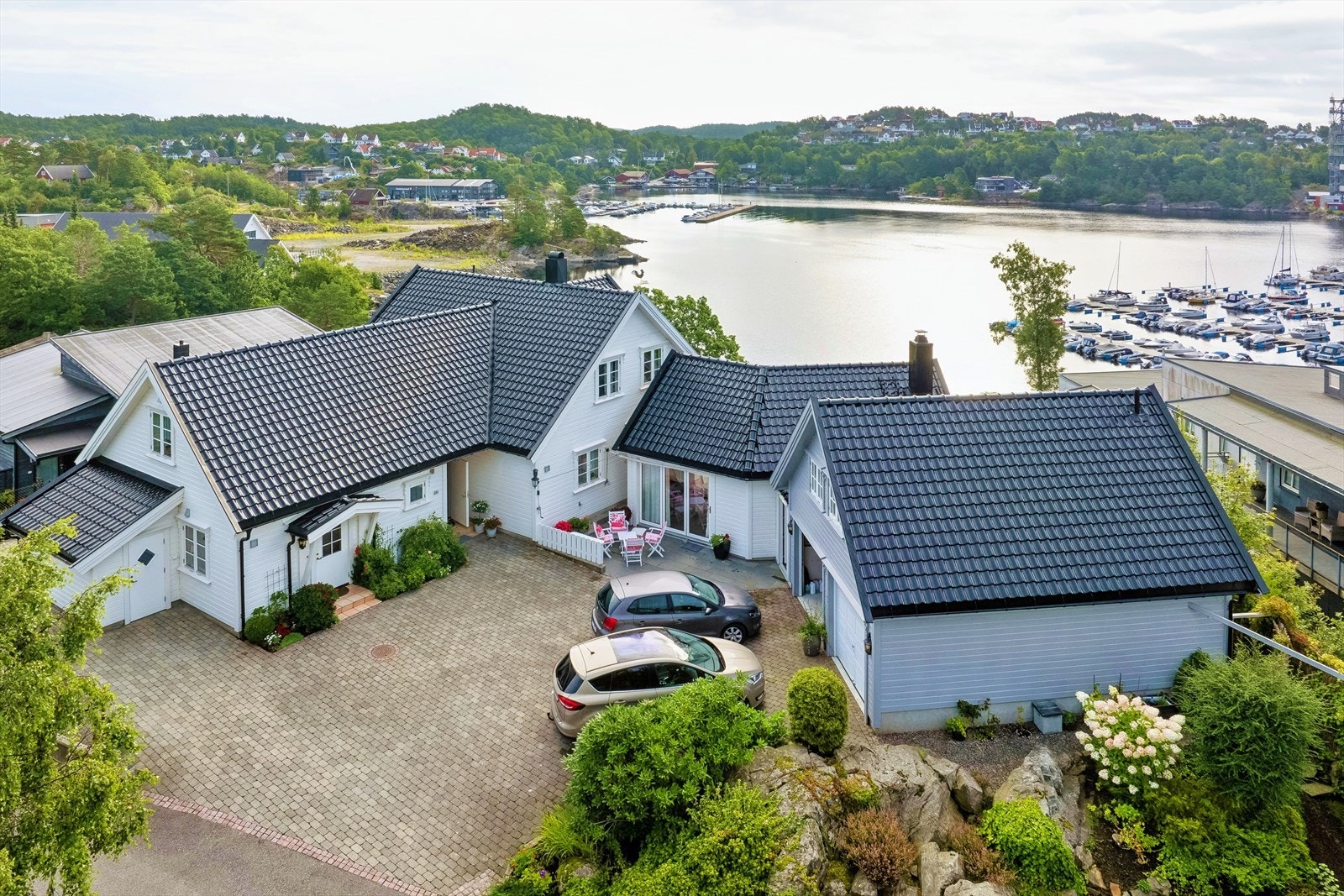 DNB Eiendom ved Kjell-Arne Arnesen og Magnus Kåsa Minde har gleden av å presentere Sømsveien 180! Galleribilde